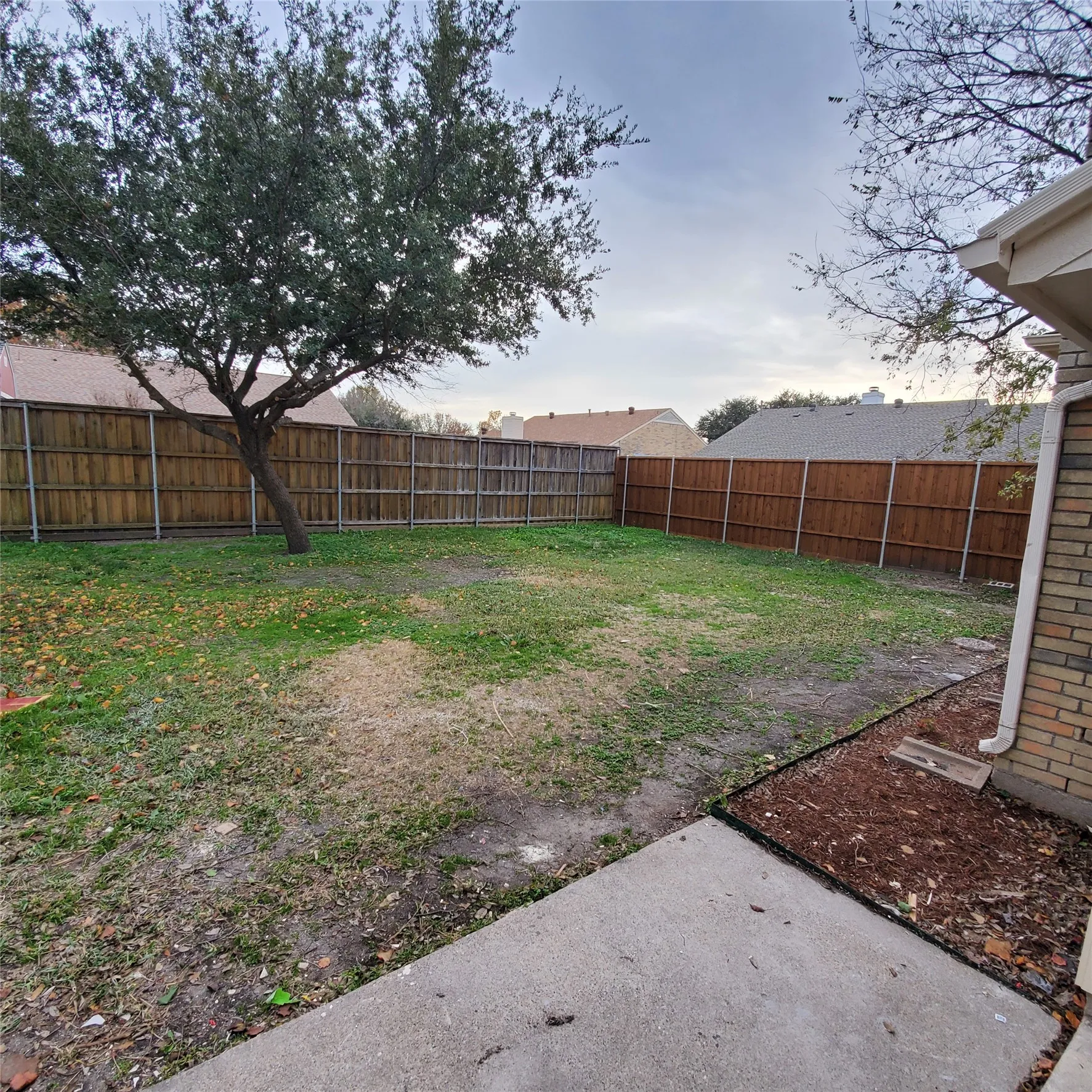 Single Family Residence For Rent in Dallas County , 8006 Yacht Club Drive, Rowlett, Texas 75089, 4 Bedroom, 2 Bathroom, 2 Garage spaces, 1,814 Sqft, built in 1986, mls#21413152, Real Estate Agent in Rowlett, Homes For Rent in Dallas county, Homes For Rent in Rowlett, Realtor in Rowlett Texas, Real Estate Brokerage Independent Realty Texas, Luminita Cordes Realtor