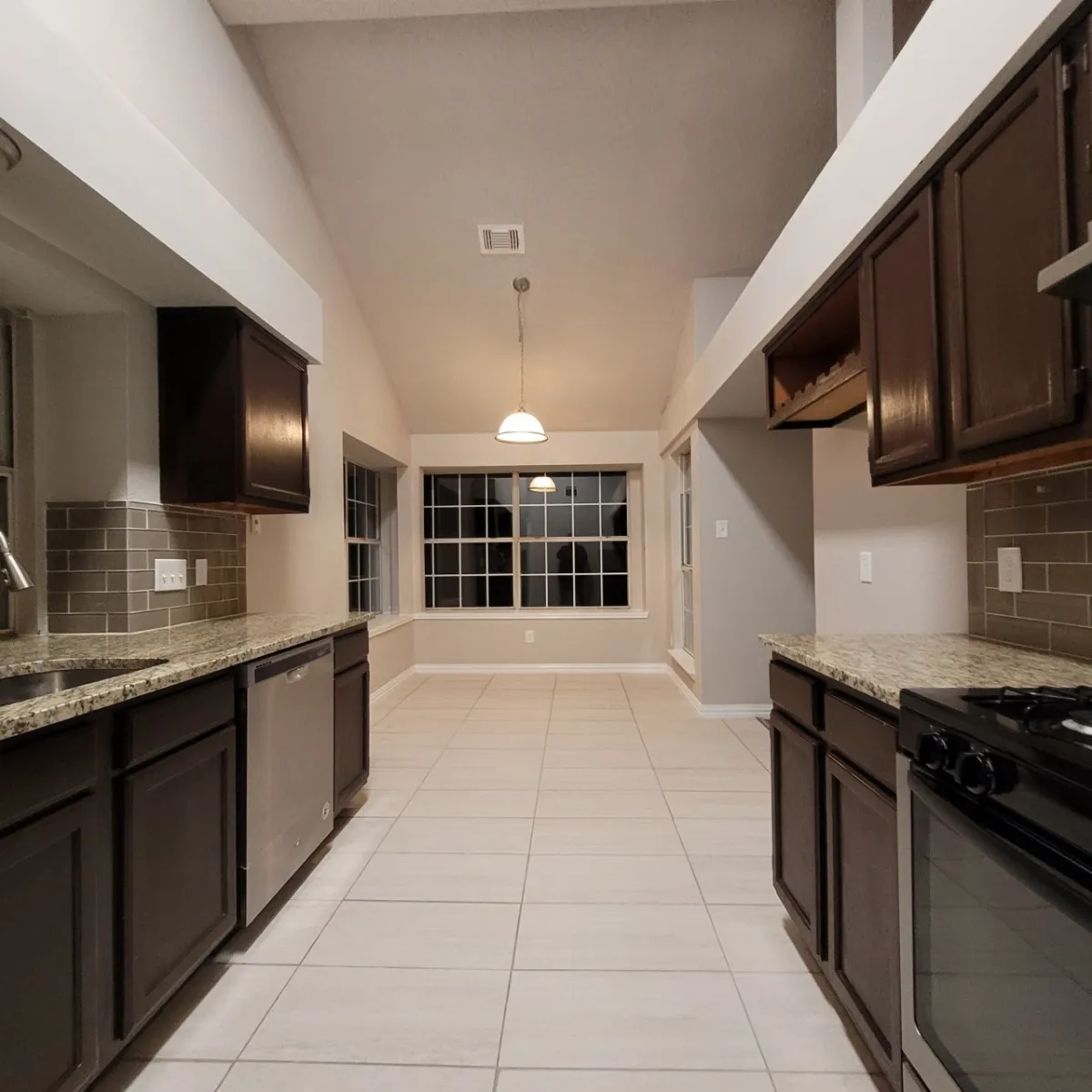 Single Family Residence For Rent in Dallas County , 8006 Yacht Club Drive, Rowlett, Texas 75089, 4 Bedroom, 2 Bathroom, 2 Garage spaces, 1,814 Sqft, built in 1986, mls#21413152, Real Estate Agent in Rowlett, Homes For Rent in Dallas county, Homes For Rent in Rowlett, Realtor in Rowlett Texas, Real Estate Brokerage Independent Realty Texas, Luminita Cordes Realtor