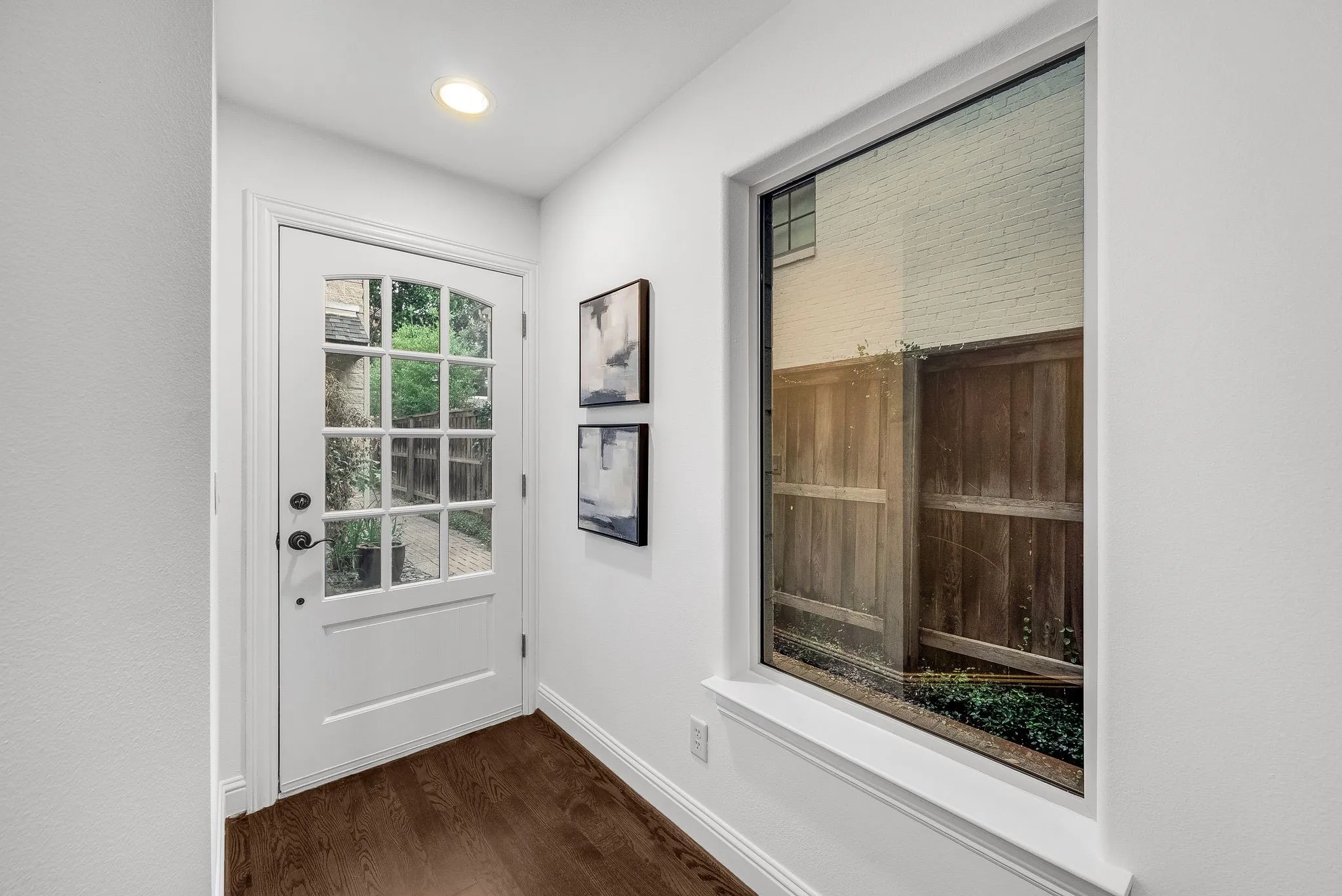Townhouse For Sale in Dallas County , 4140 Emerson Avenue 1, University Park, Texas 75205, 3 Bedroom, 4 Bathroom, 2 Garage spaces, 2,153 Sqft, built in 2005, mls#21412512, Real Estate Agent in University Park, Homes For Sale in Dallas county, Homes For Sale in University Park, Realtor in University Park Texas, Real Estate Brokerage Independent Realty Texas, Luminita Cordes Realtor