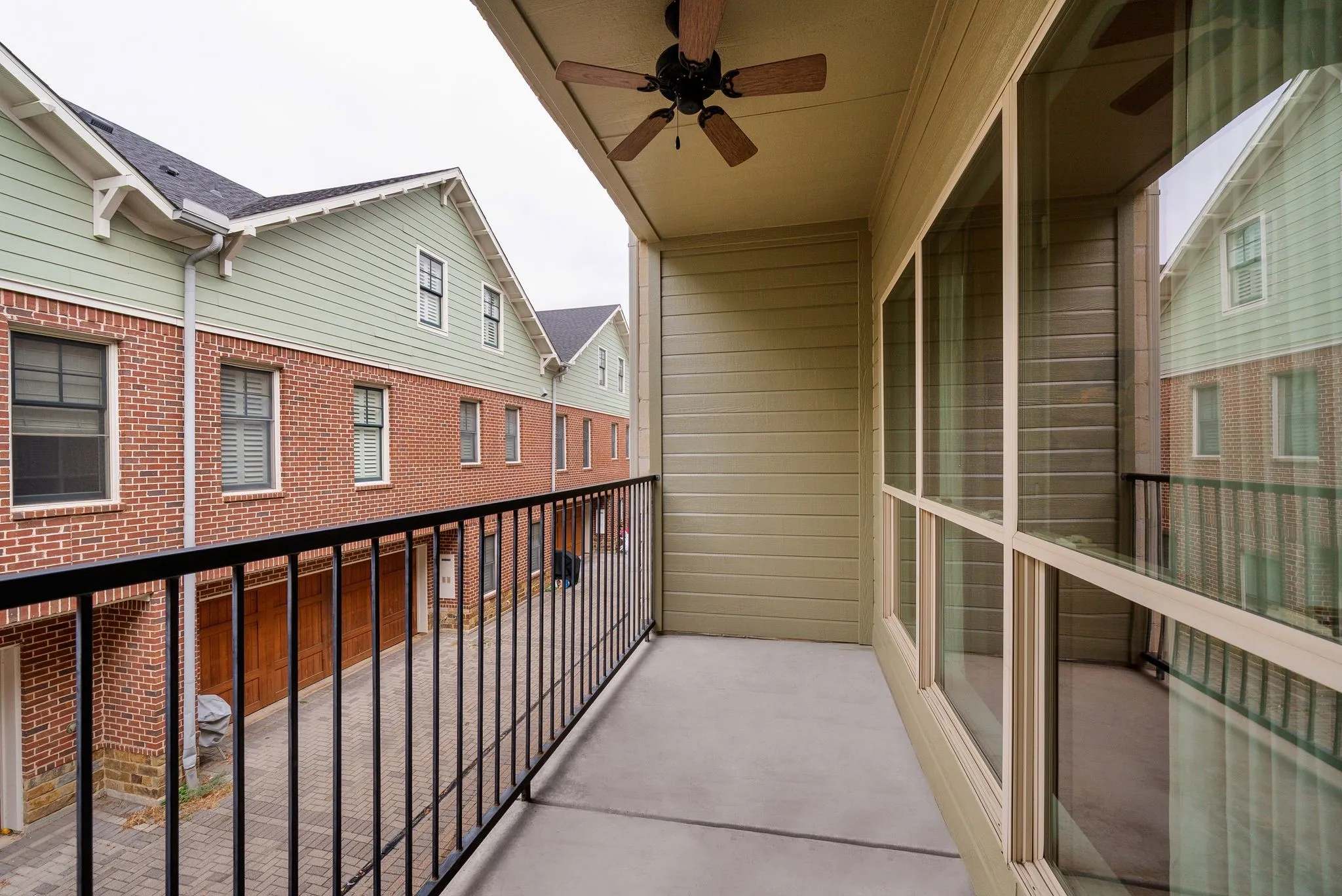 Townhouse For Sale in Dallas County , 4140 Emerson Avenue 1, University Park, Texas 75205, 3 Bedroom, 4 Bathroom, 2 Garage spaces, 2,153 Sqft, built in 2005, mls#21412512, Real Estate Agent in University Park, Homes For Sale in Dallas county, Homes For Sale in University Park, Realtor in University Park Texas, Real Estate Brokerage Independent Realty Texas, Luminita Cordes Realtor