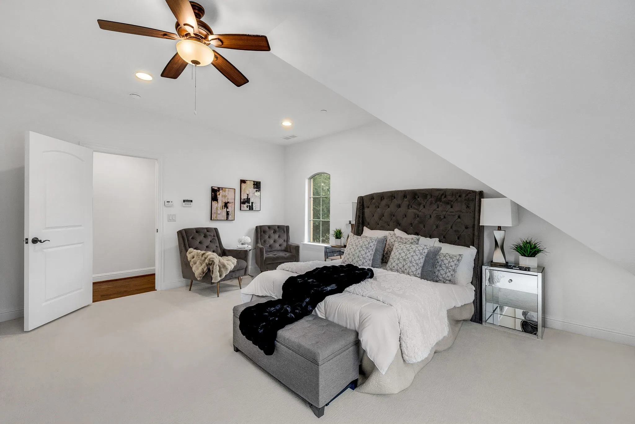 Townhouse For Sale in Dallas County , 4140 Emerson Avenue 1, University Park, Texas 75205, 3 Bedroom, 4 Bathroom, 2 Garage spaces, 2,153 Sqft, built in 2005, mls#21412512, Real Estate Agent in University Park, Homes For Sale in Dallas county, Homes For Sale in University Park, Realtor in University Park Texas, Real Estate Brokerage Independent Realty Texas, Luminita Cordes Realtor