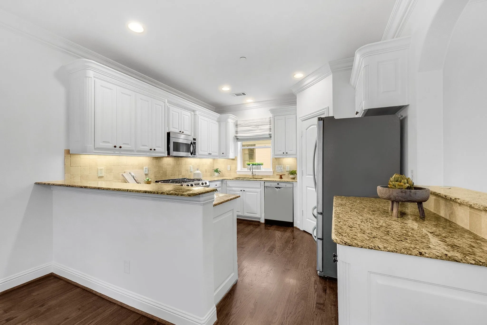 Townhouse For Sale in Dallas County , 4140 Emerson Avenue 1, University Park, Texas 75205, 3 Bedroom, 4 Bathroom, 2 Garage spaces, 2,153 Sqft, built in 2005, mls#21412512, Real Estate Agent in University Park, Homes For Sale in Dallas county, Homes For Sale in University Park, Realtor in University Park Texas, Real Estate Brokerage Independent Realty Texas, Luminita Cordes Realtor