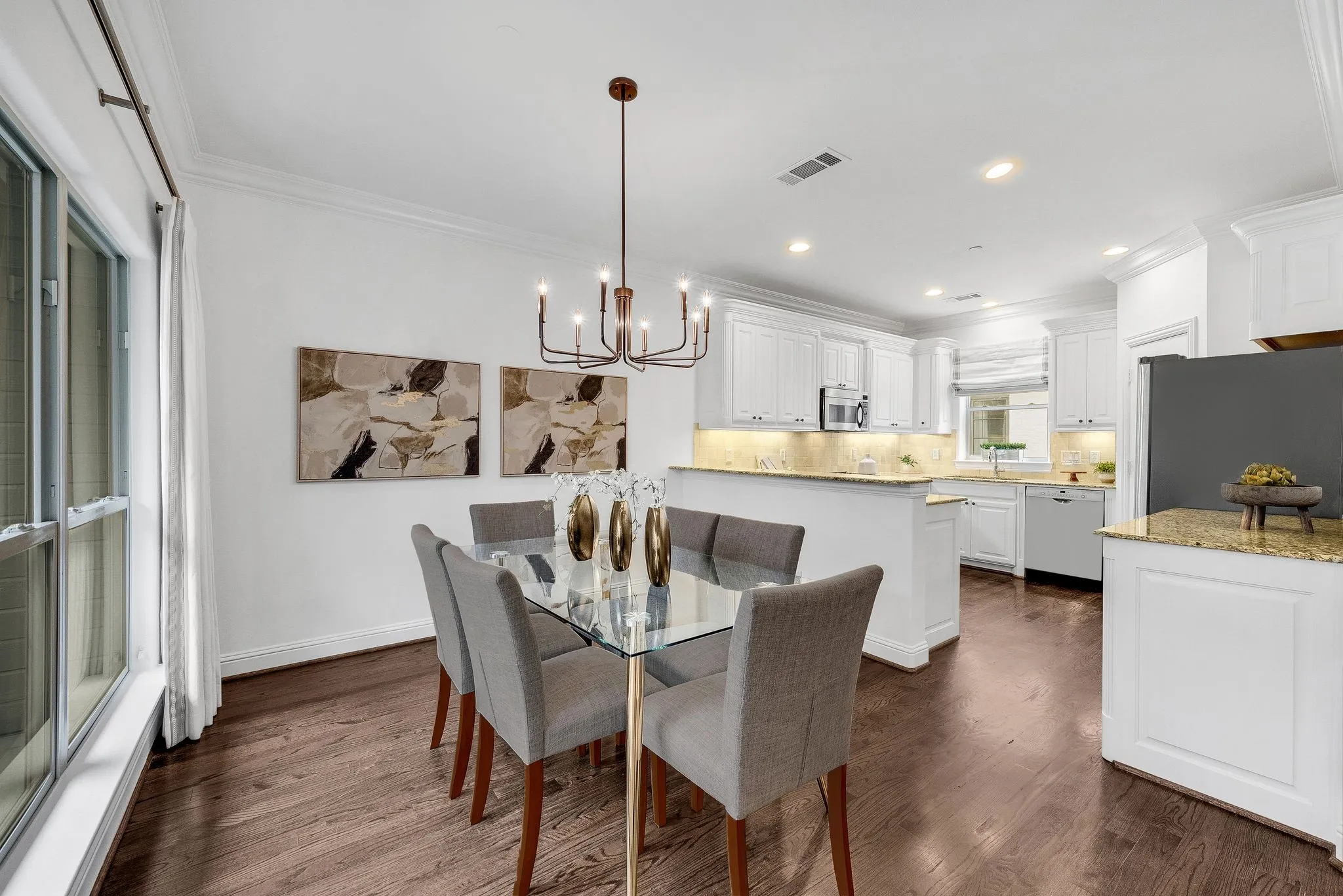 Townhouse For Sale in Dallas County , 4140 Emerson Avenue 1, University Park, Texas 75205, 3 Bedroom, 4 Bathroom, 2 Garage spaces, 2,153 Sqft, built in 2005, mls#21412512, Real Estate Agent in University Park, Homes For Sale in Dallas county, Homes For Sale in University Park, Realtor in University Park Texas, Real Estate Brokerage Independent Realty Texas, Luminita Cordes Realtor