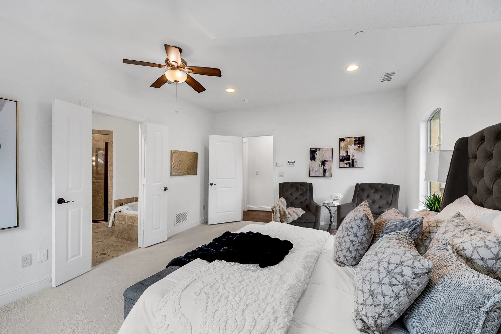 Townhouse For Sale in Dallas County , 4140 Emerson Avenue 1, University Park, Texas 75205, 3 Bedroom, 4 Bathroom, 2 Garage spaces, 2,153 Sqft, built in 2005, mls#21412512, Real Estate Agent in University Park, Homes For Sale in Dallas county, Homes For Sale in University Park, Realtor in University Park Texas, Real Estate Brokerage Independent Realty Texas, Luminita Cordes Realtor