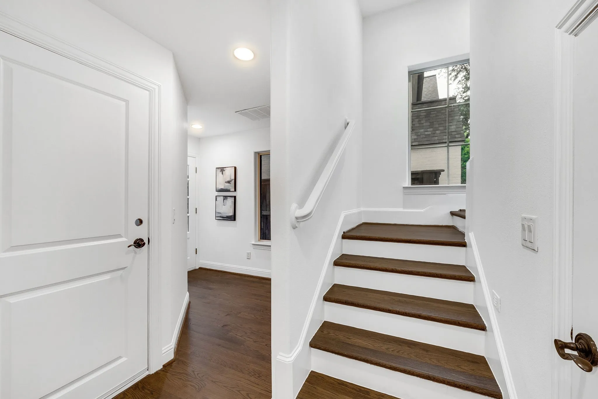 Townhouse For Sale in Dallas County , 4140 Emerson Avenue 1, University Park, Texas 75205, 3 Bedroom, 4 Bathroom, 2 Garage spaces, 2,153 Sqft, built in 2005, mls#21412512, Real Estate Agent in University Park, Homes For Sale in Dallas county, Homes For Sale in University Park, Realtor in University Park Texas, Real Estate Brokerage Independent Realty Texas, Luminita Cordes Realtor