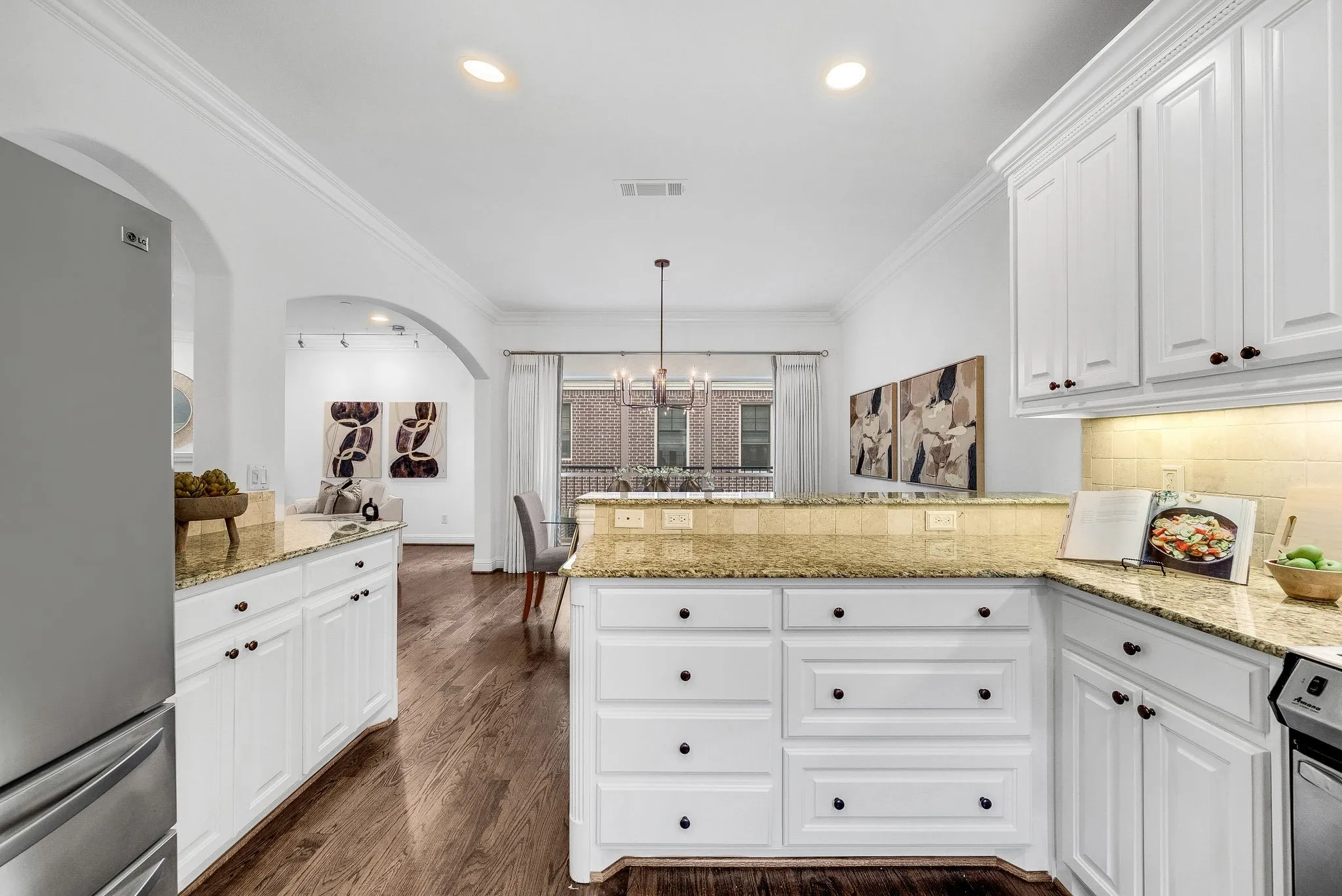 Townhouse For Sale in Dallas County , 4140 Emerson Avenue 1, University Park, Texas 75205, 3 Bedroom, 4 Bathroom, 2 Garage spaces, 2,153 Sqft, built in 2005, mls#21412512, Real Estate Agent in University Park, Homes For Sale in Dallas county, Homes For Sale in University Park, Realtor in University Park Texas, Real Estate Brokerage Independent Realty Texas, Luminita Cordes Realtor