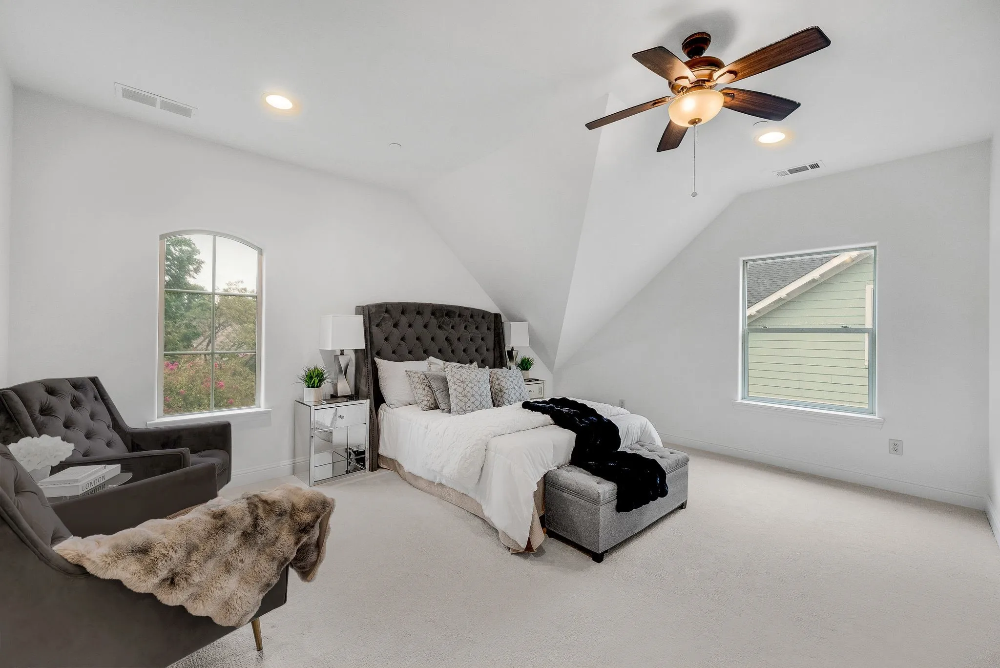 Townhouse For Sale in Dallas County , 4140 Emerson Avenue 1, University Park, Texas 75205, 3 Bedroom, 4 Bathroom, 2 Garage spaces, 2,153 Sqft, built in 2005, mls#21412512, Real Estate Agent in University Park, Homes For Sale in Dallas county, Homes For Sale in University Park, Realtor in University Park Texas, Real Estate Brokerage Independent Realty Texas, Luminita Cordes Realtor