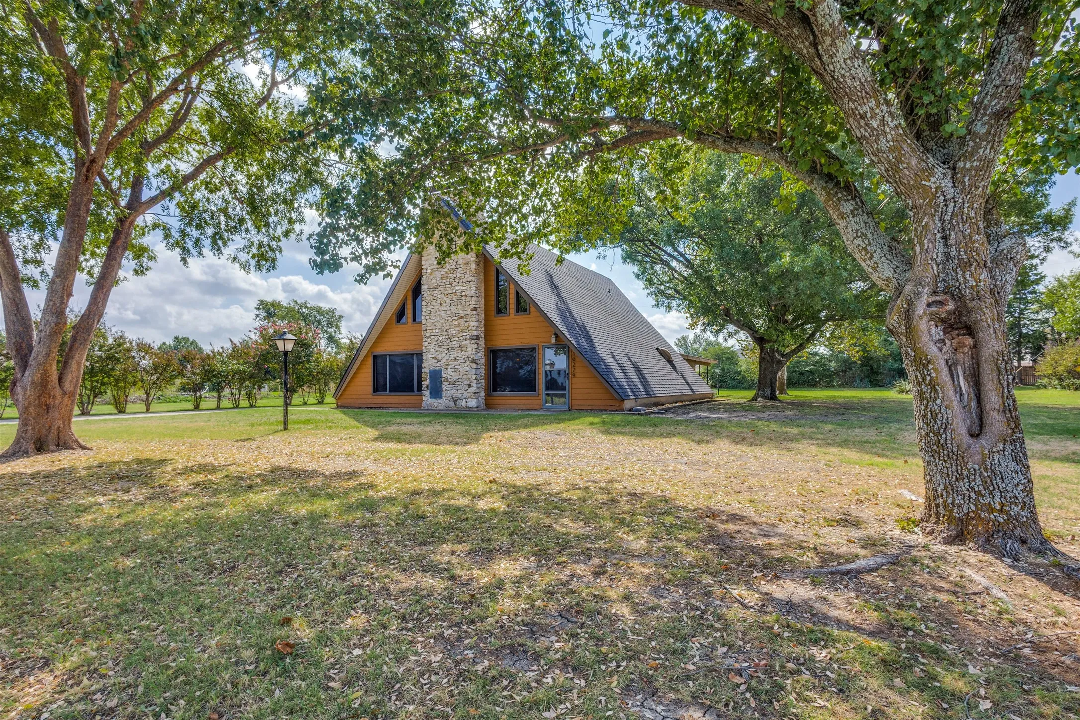 Single Family Residence For Sale in Collin County , 10279 Kinney Drive, Celina, Texas 75009, 2 Bedroom, 2 Bathroom, Garage spaces, 2,164 Sqft, built in 1982, mls#21411681, Real Estate Agent in Celina, Homes For Sale in Collin county, Homes For Sale in Celina, Realtor in Celina Texas, Real Estate Brokerage Independent Realty Texas, Luminita Cordes Realtor