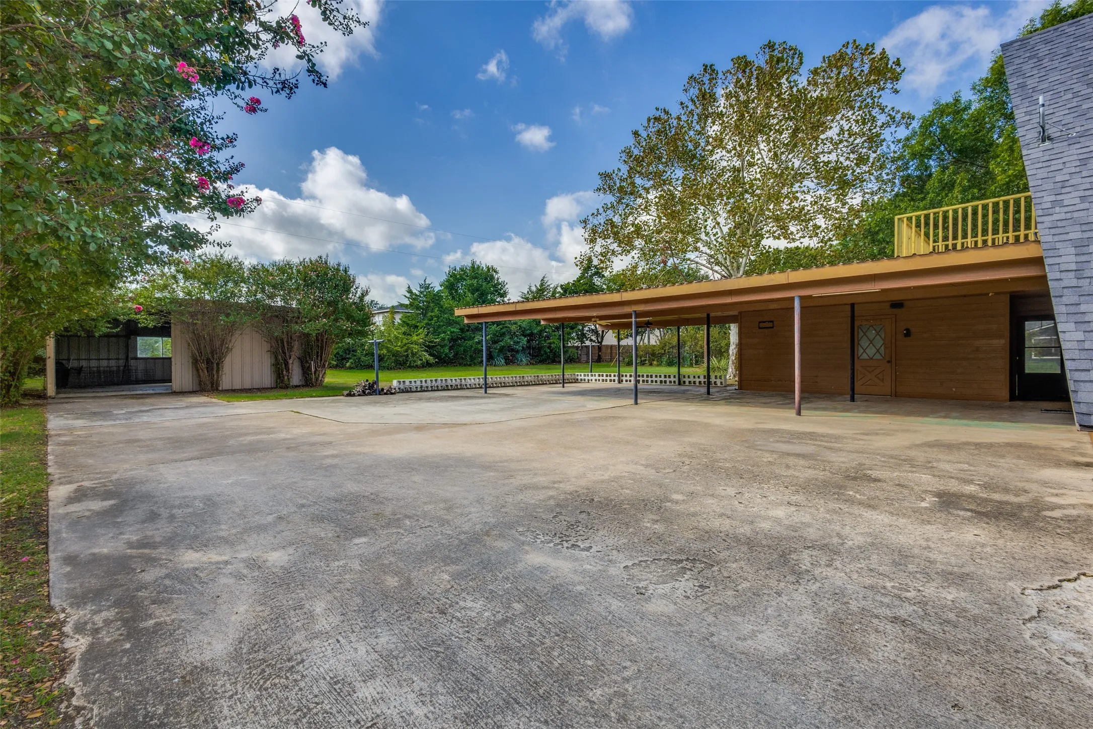 Single Family Residence For Sale in Collin County , 10279 Kinney Drive, Celina, Texas 75009, 2 Bedroom, 2 Bathroom, Garage spaces, 2,164 Sqft, built in 1982, mls#21411681, Real Estate Agent in Celina, Homes For Sale in Collin county, Homes For Sale in Celina, Realtor in Celina Texas, Real Estate Brokerage Independent Realty Texas, Luminita Cordes Realtor