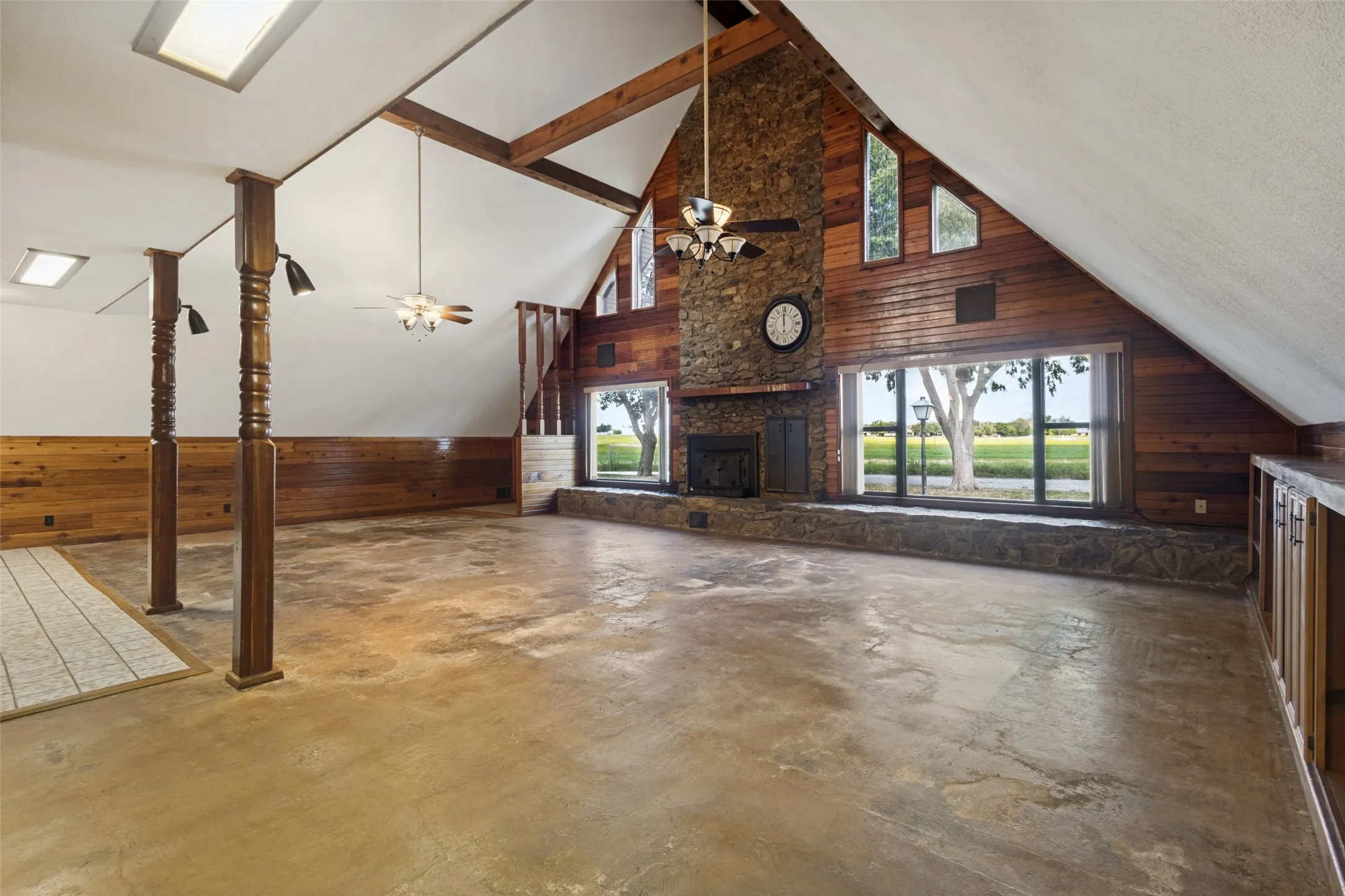 Single Family Residence For Sale in Collin County , 10279 Kinney Drive, Celina, Texas 75009, 2 Bedroom, 2 Bathroom, Garage spaces, 2,164 Sqft, built in 1982, mls#21411681, Real Estate Agent in Celina, Homes For Sale in Collin county, Homes For Sale in Celina, Realtor in Celina Texas, Real Estate Brokerage Independent Realty Texas, Luminita Cordes Realtor