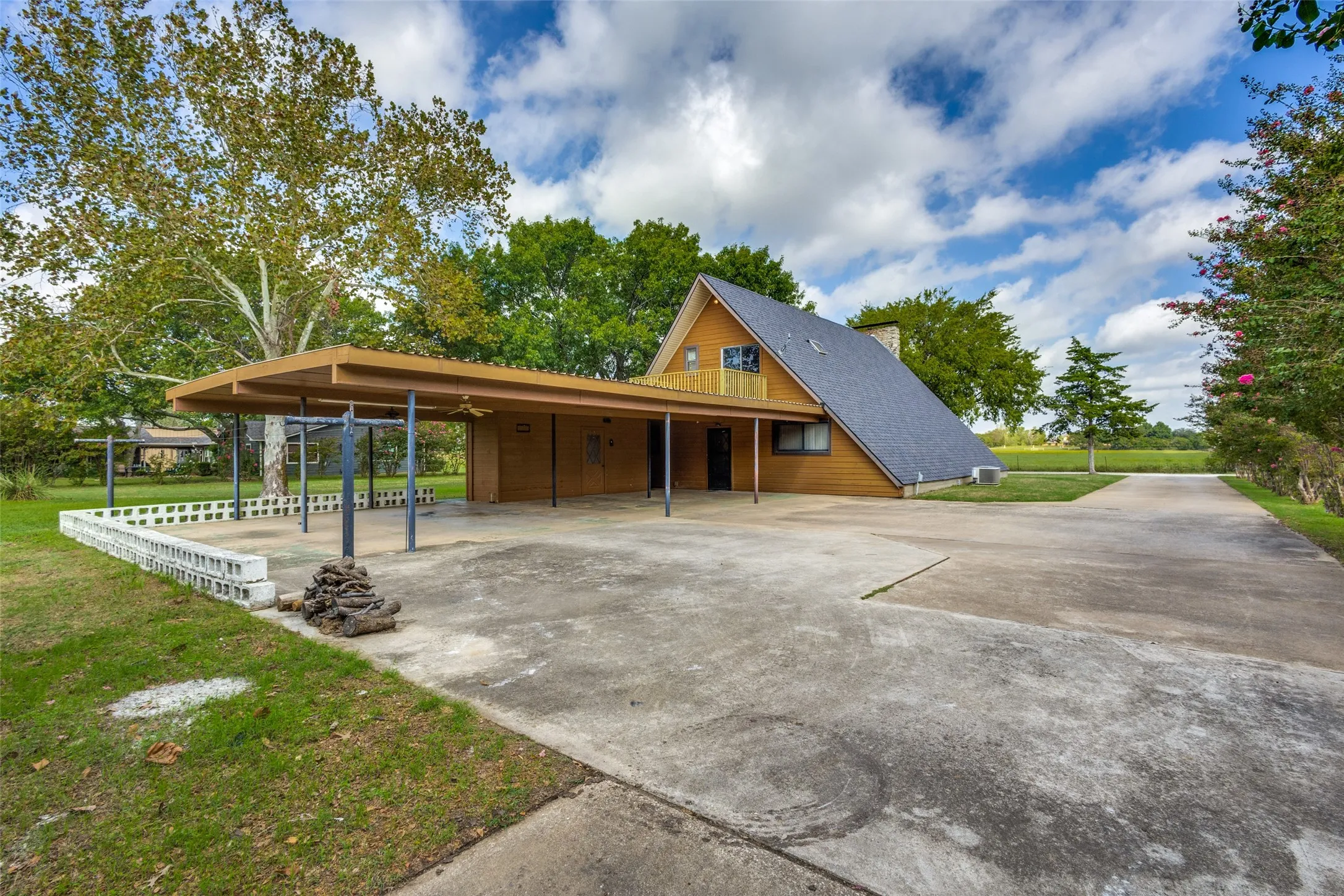 Single Family Residence For Sale in Collin County , 10279 Kinney Drive, Celina, Texas 75009, 2 Bedroom, 2 Bathroom, Garage spaces, 2,164 Sqft, built in 1982, mls#21411681, Real Estate Agent in Celina, Homes For Sale in Collin county, Homes For Sale in Celina, Realtor in Celina Texas, Real Estate Brokerage Independent Realty Texas, Luminita Cordes Realtor