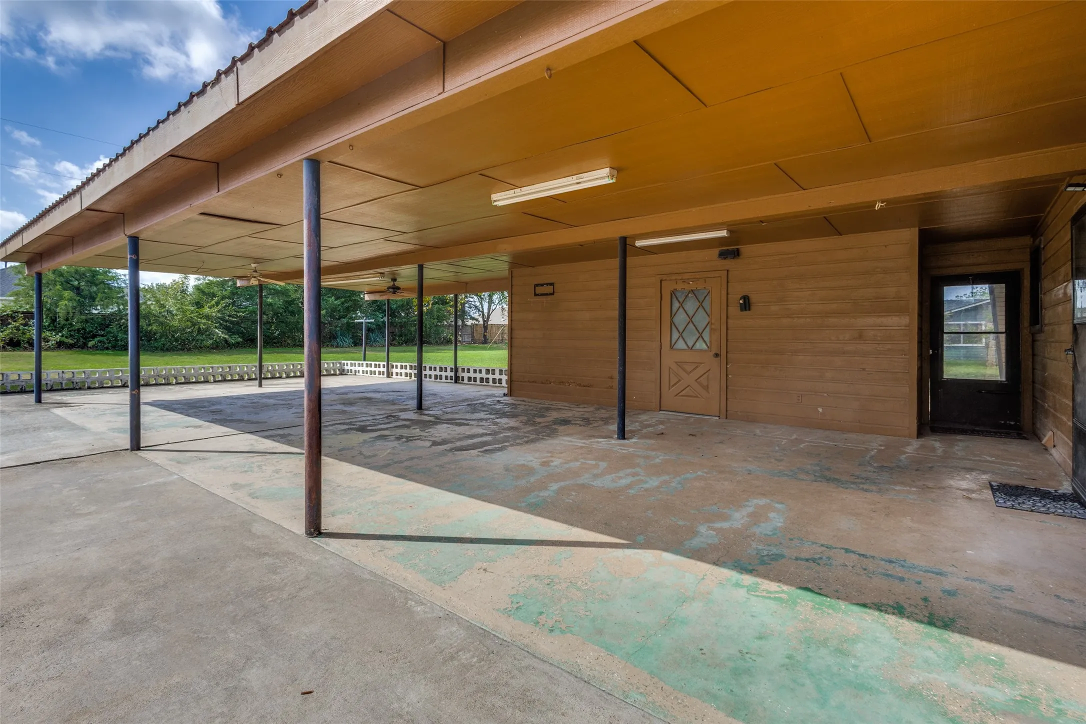Single Family Residence For Sale in Collin County , 10279 Kinney Drive, Celina, Texas 75009, 2 Bedroom, 2 Bathroom, Garage spaces, 2,164 Sqft, built in 1982, mls#21411681, Real Estate Agent in Celina, Homes For Sale in Collin county, Homes For Sale in Celina, Realtor in Celina Texas, Real Estate Brokerage Independent Realty Texas, Luminita Cordes Realtor