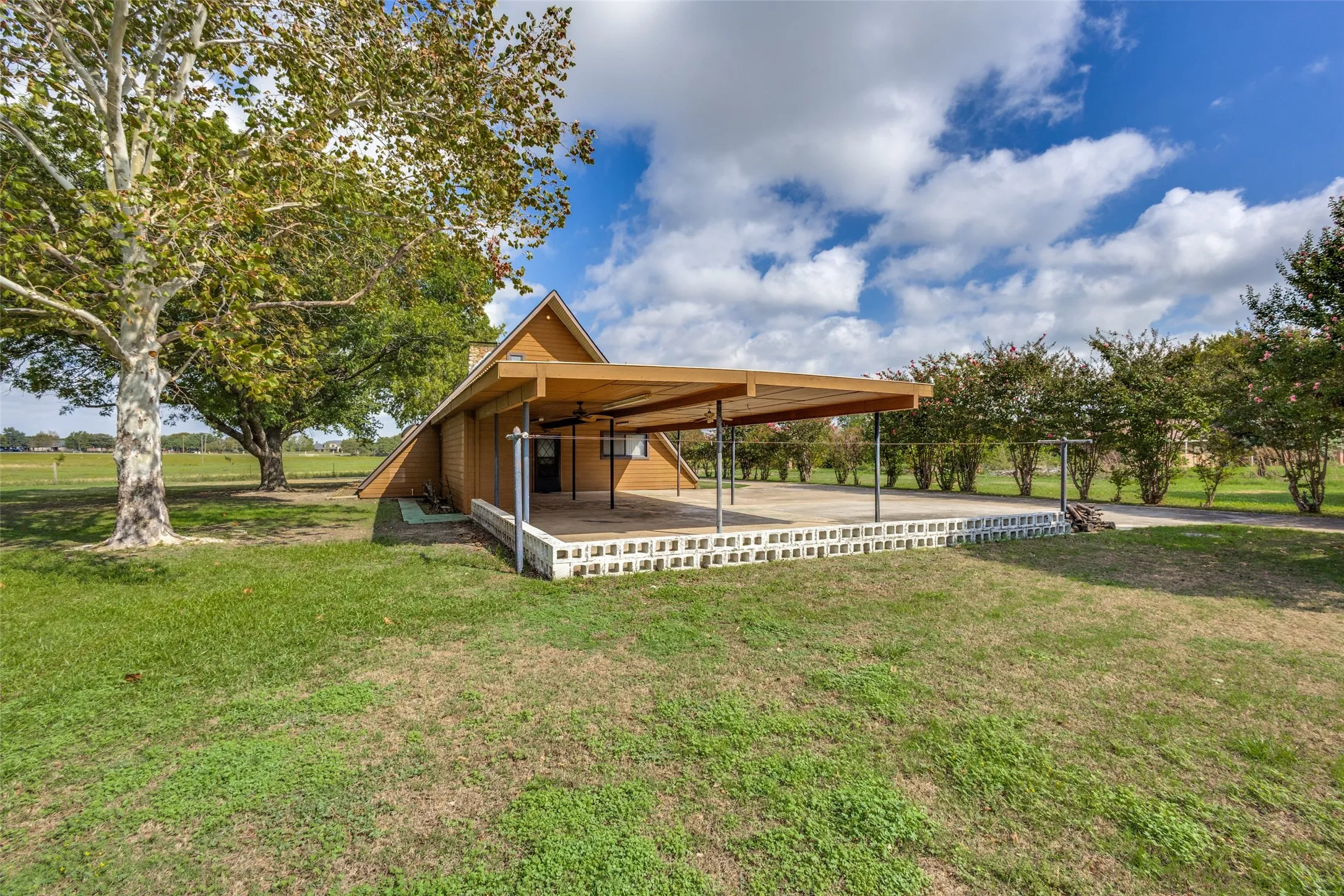 Single Family Residence For Sale in Collin County , 10279 Kinney Drive, Celina, Texas 75009, 2 Bedroom, 2 Bathroom, Garage spaces, 2,164 Sqft, built in 1982, mls#21411681, Real Estate Agent in Celina, Homes For Sale in Collin county, Homes For Sale in Celina, Realtor in Celina Texas, Real Estate Brokerage Independent Realty Texas, Luminita Cordes Realtor