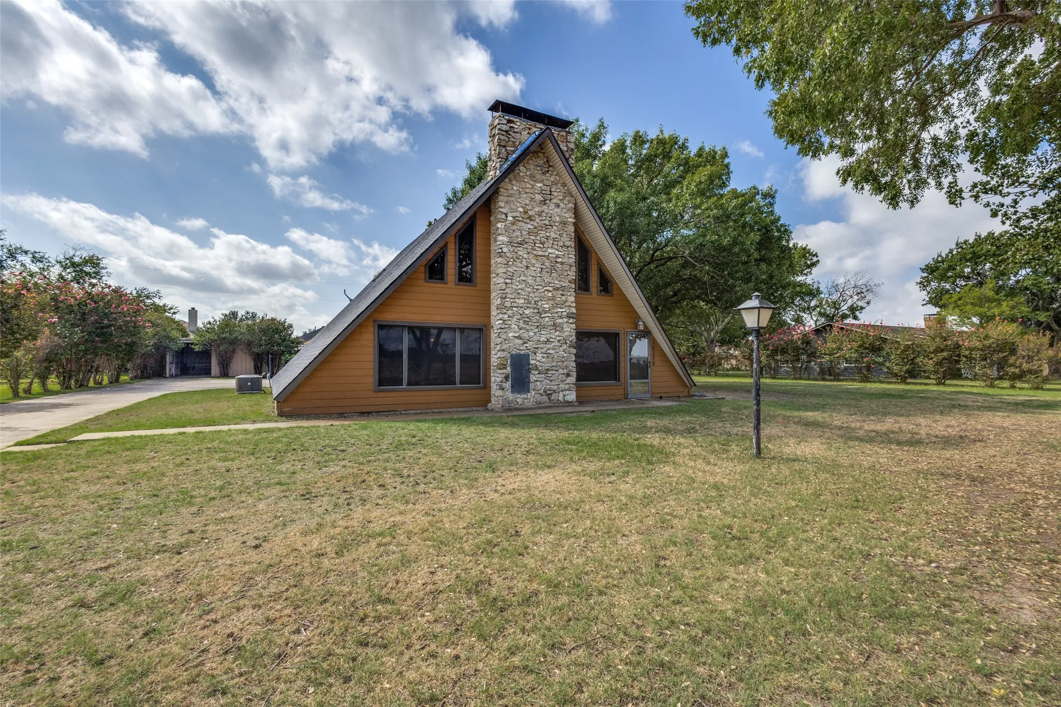 Single Family Residence For Sale in Collin County , 10279 Kinney Drive, Celina, Texas 75009, 2 Bedroom, 2 Bathroom, Garage spaces, 2,164 Sqft, built in 1982, mls#21411681, Real Estate Agent in Celina, Homes For Sale in Collin county, Homes For Sale in Celina, Realtor in Celina Texas, Real Estate Brokerage Independent Realty Texas, Luminita Cordes Realtor