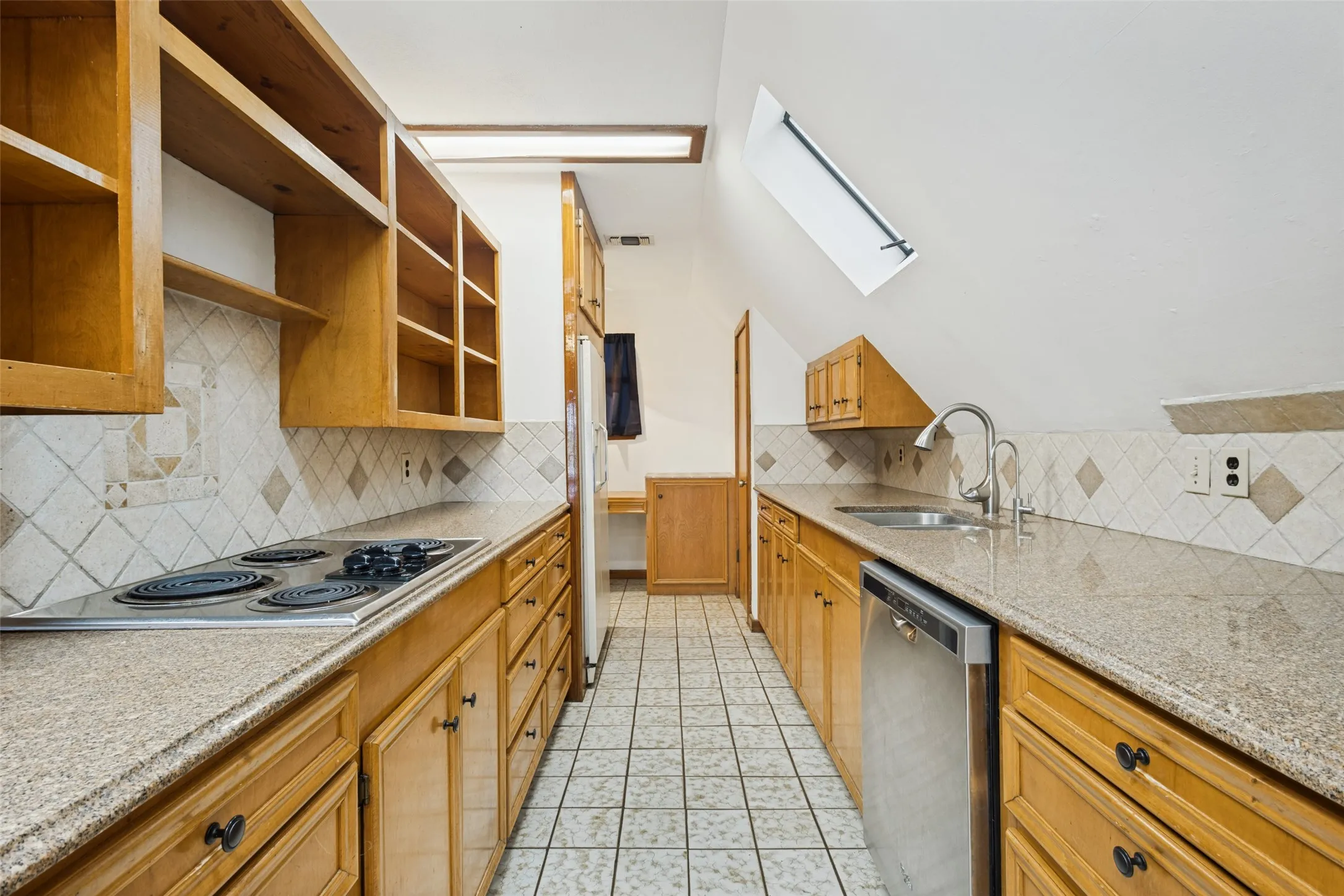 Single Family Residence For Sale in Collin County , 10279 Kinney Drive, Celina, Texas 75009, 2 Bedroom, 2 Bathroom, Garage spaces, 2,164 Sqft, built in 1982, mls#21411681, Real Estate Agent in Celina, Homes For Sale in Collin county, Homes For Sale in Celina, Realtor in Celina Texas, Real Estate Brokerage Independent Realty Texas, Luminita Cordes Realtor