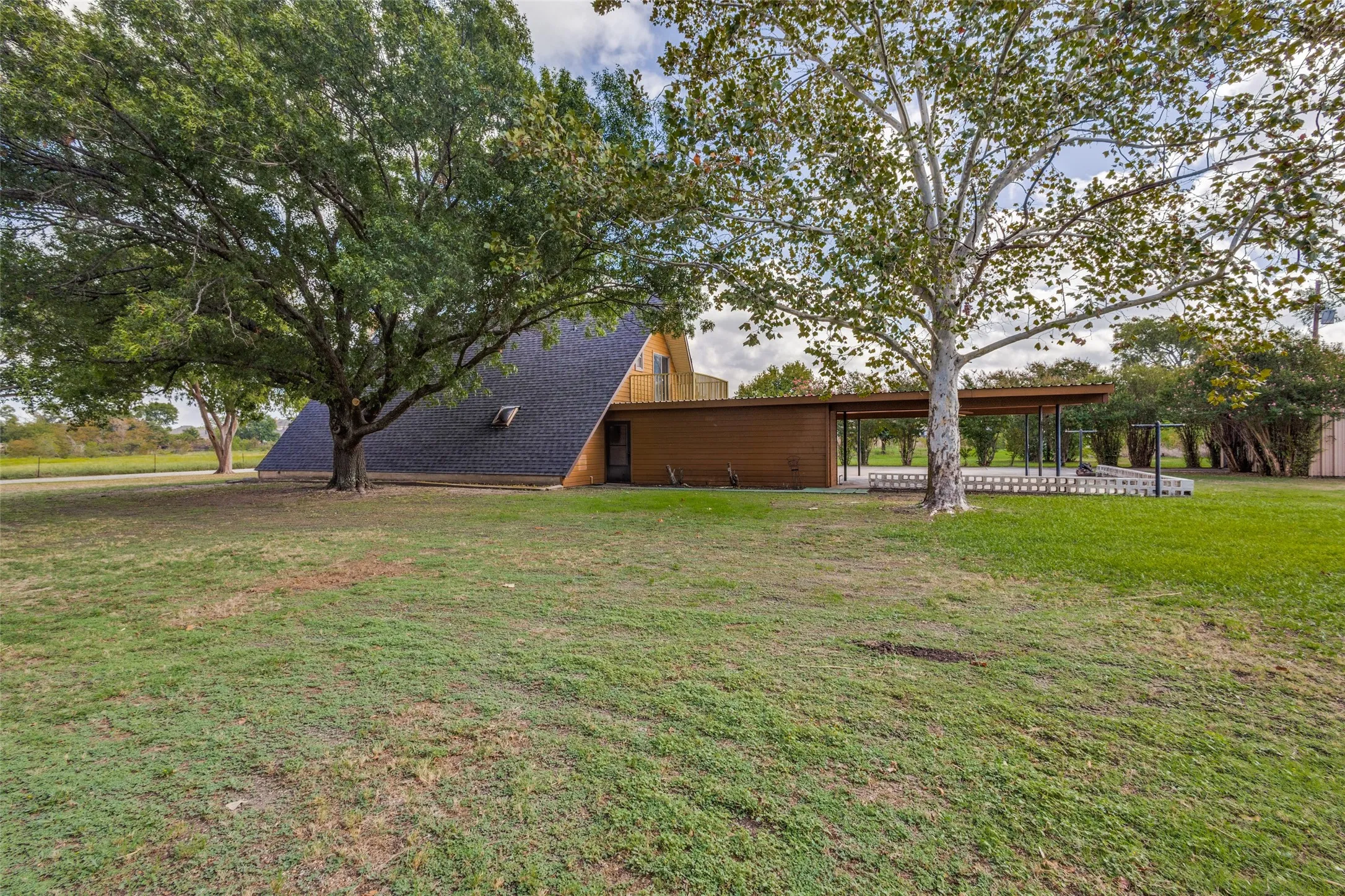 Single Family Residence For Sale in Collin County , 10279 Kinney Drive, Celina, Texas 75009, 2 Bedroom, 2 Bathroom, Garage spaces, 2,164 Sqft, built in 1982, mls#21411681, Real Estate Agent in Celina, Homes For Sale in Collin county, Homes For Sale in Celina, Realtor in Celina Texas, Real Estate Brokerage Independent Realty Texas, Luminita Cordes Realtor