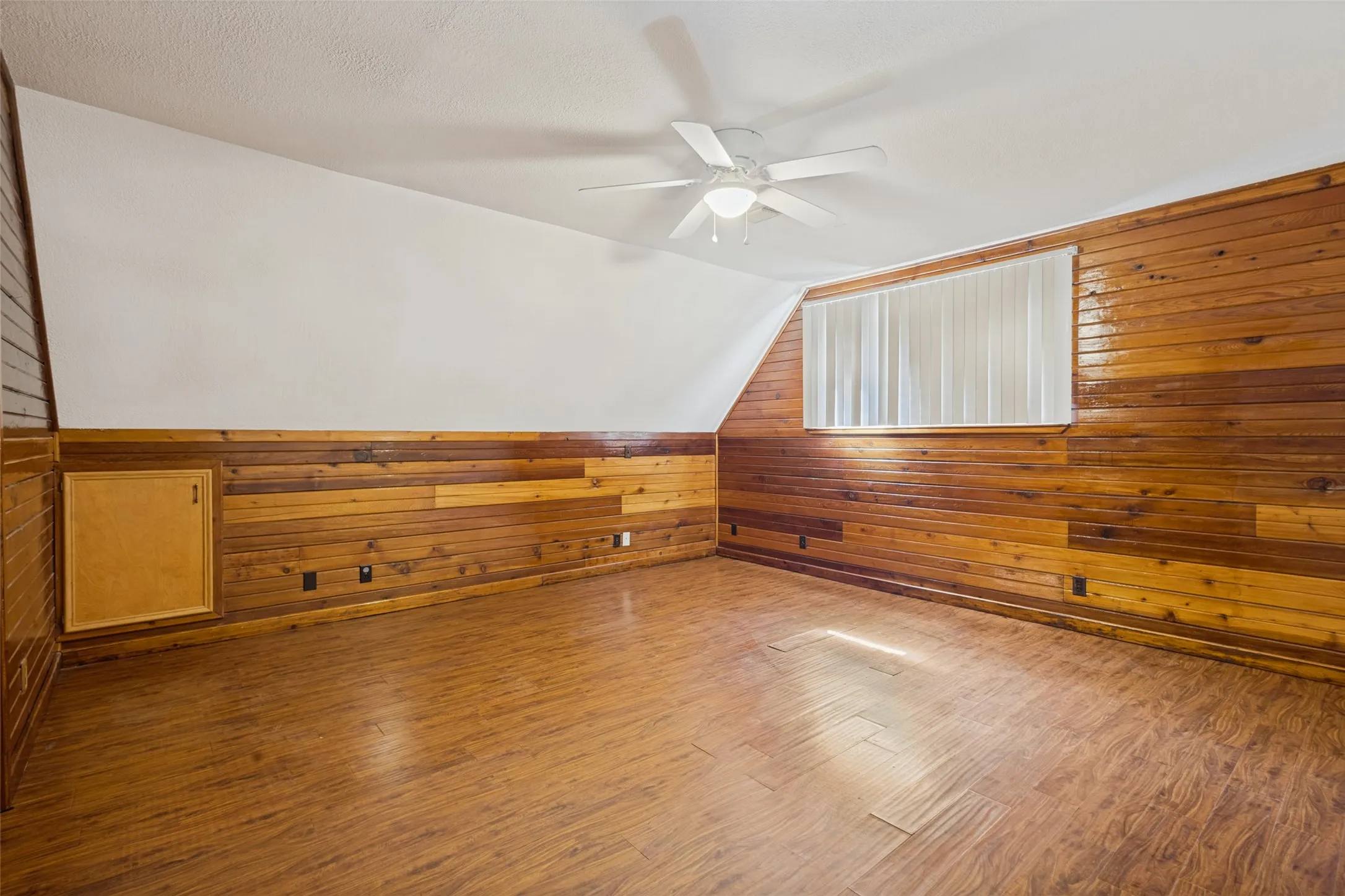 Single Family Residence For Sale in Collin County , 10279 Kinney Drive, Celina, Texas 75009, 2 Bedroom, 2 Bathroom, Garage spaces, 2,164 Sqft, built in 1982, mls#21411681, Real Estate Agent in Celina, Homes For Sale in Collin county, Homes For Sale in Celina, Realtor in Celina Texas, Real Estate Brokerage Independent Realty Texas, Luminita Cordes Realtor