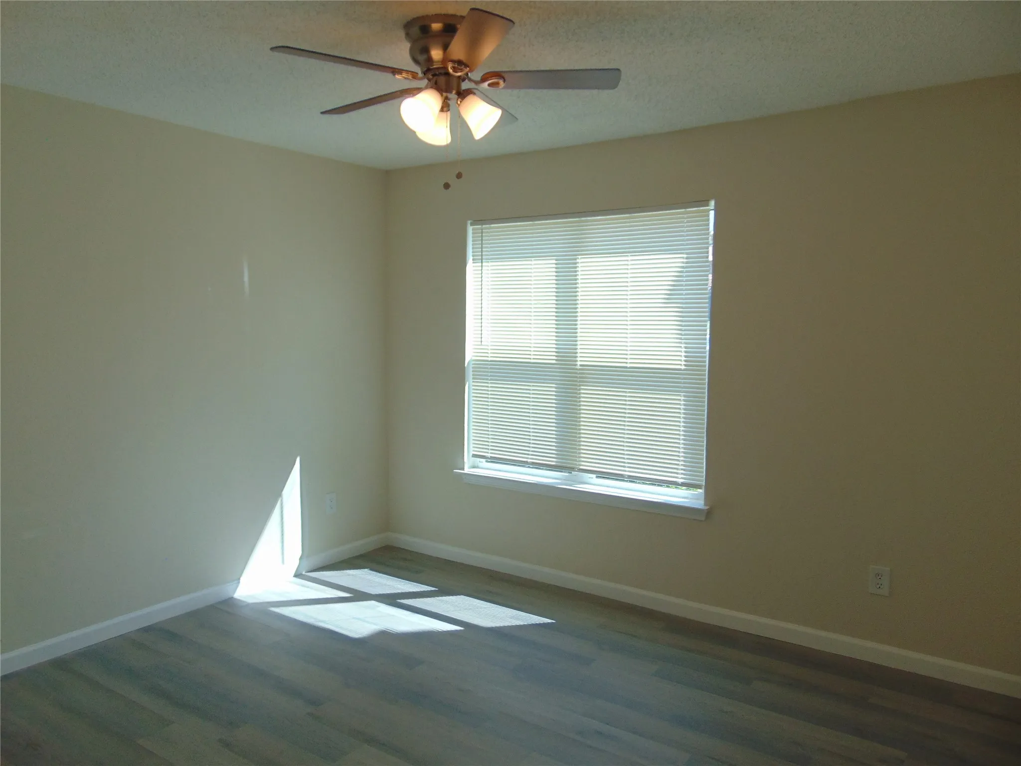 Condominium For Sale in Dallas County , 8109 Skillman Street 1008, Dallas, Texas 75231, 2 Bedroom, 2 Bathroom, Garage spaces, 1,047 Sqft, built in 1981, mls#21413166, Real Estate Agent in Dallas, Homes For Sale in Dallas county, Homes For Sale in Dallas, Realtor in Dallas Texas, Real Estate Brokerage Independent Realty Texas, Luminita Cordes Realtor