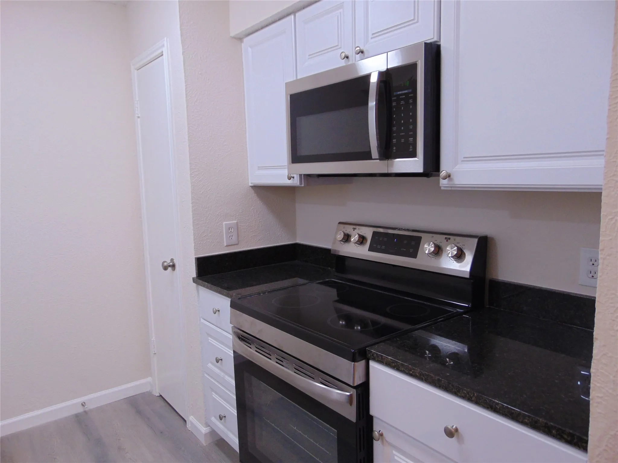 Condominium For Sale in Dallas County , 8109 Skillman Street 1008, Dallas, Texas 75231, 2 Bedroom, 2 Bathroom, Garage spaces, 1,047 Sqft, built in 1981, mls#21413166, Real Estate Agent in Dallas, Homes For Sale in Dallas county, Homes For Sale in Dallas, Realtor in Dallas Texas, Real Estate Brokerage Independent Realty Texas, Luminita Cordes Realtor
