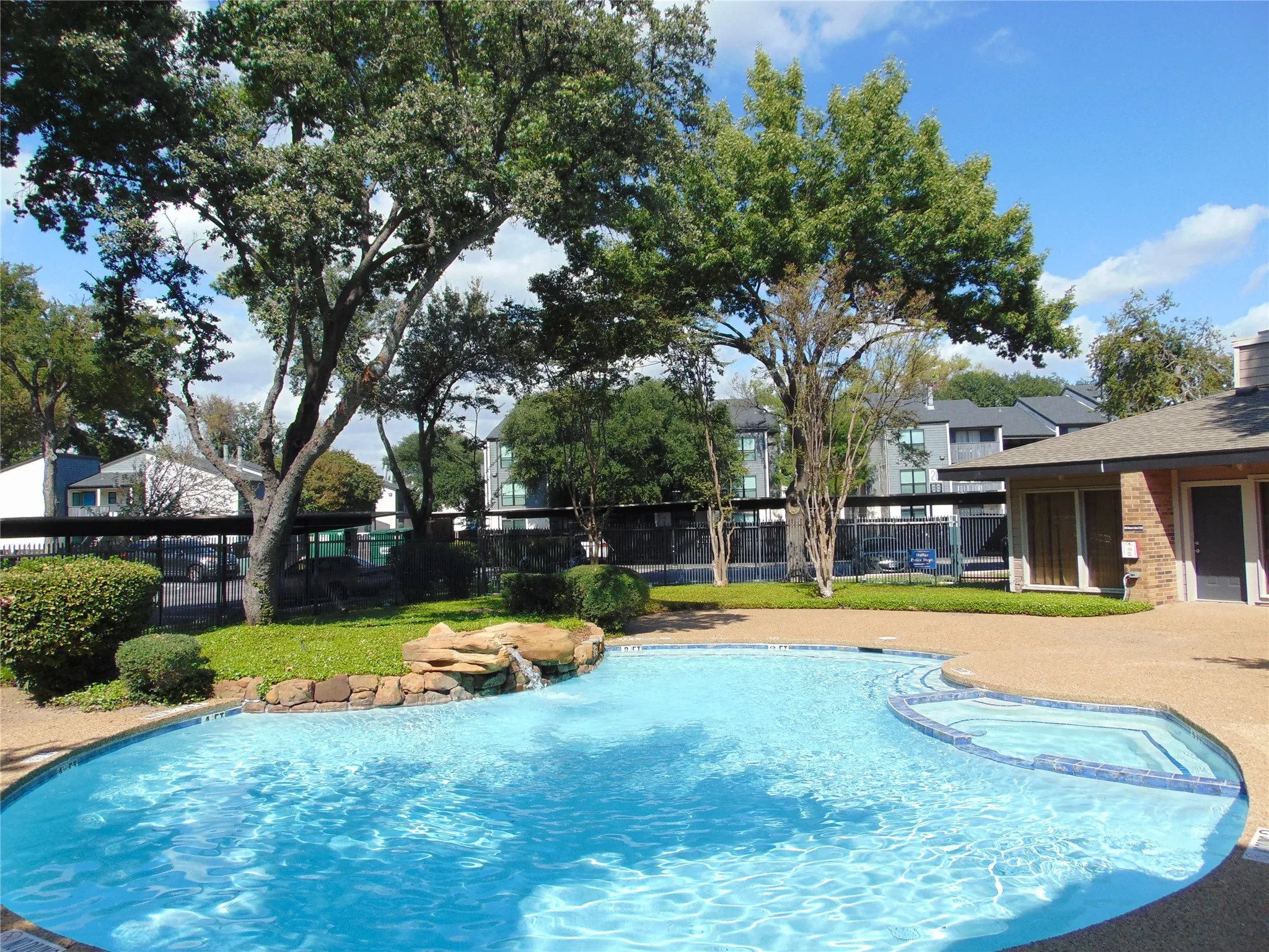 Condominium For Sale in Dallas County , 8109 Skillman Street 1008, Dallas, Texas 75231, 2 Bedroom, 2 Bathroom, Garage spaces, 1,047 Sqft, built in 1981, mls#21413166, Real Estate Agent in Dallas, Homes For Sale in Dallas county, Homes For Sale in Dallas, Realtor in Dallas Texas, Real Estate Brokerage Independent Realty Texas, Luminita Cordes Realtor