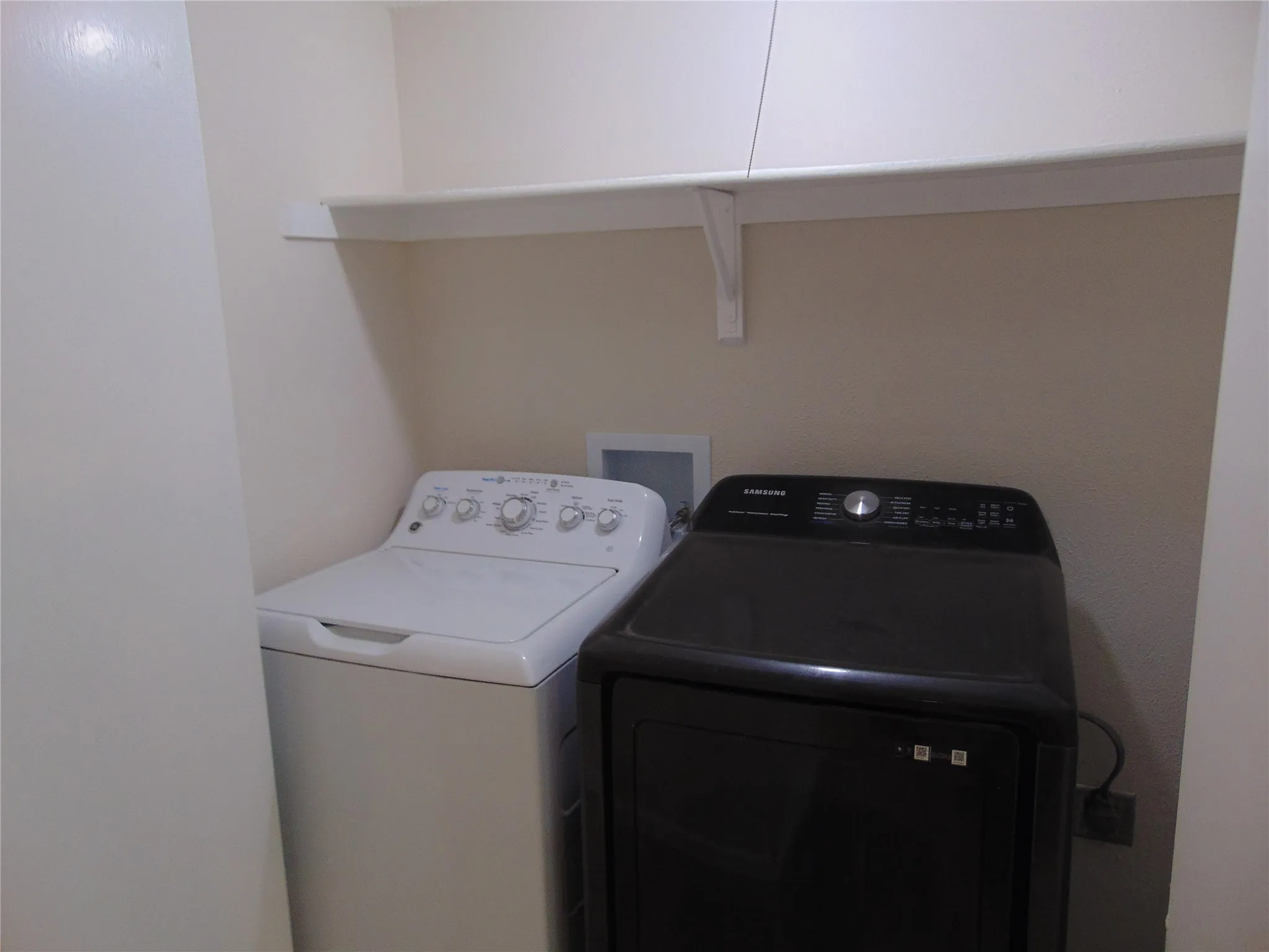Condominium For Sale in Dallas County , 8109 Skillman Street 1008, Dallas, Texas 75231, 2 Bedroom, 2 Bathroom, Garage spaces, 1,047 Sqft, built in 1981, mls#21413166, Real Estate Agent in Dallas, Homes For Sale in Dallas county, Homes For Sale in Dallas, Realtor in Dallas Texas, Real Estate Brokerage Independent Realty Texas, Luminita Cordes Realtor