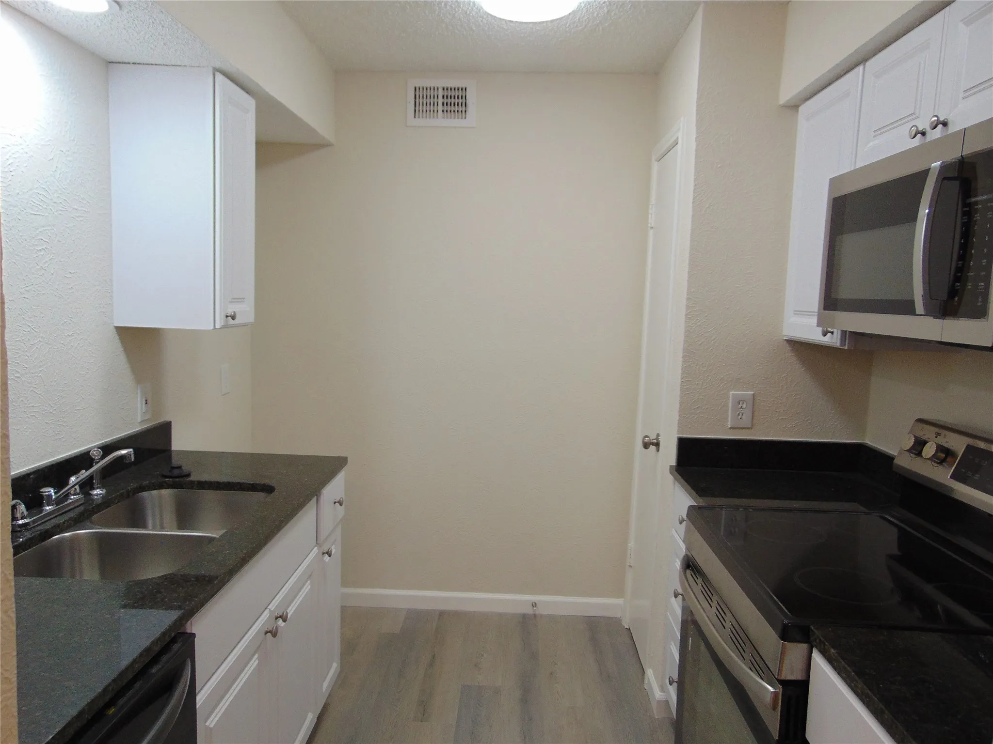 Condominium For Sale in Dallas County , 8109 Skillman Street 1008, Dallas, Texas 75231, 2 Bedroom, 2 Bathroom, Garage spaces, 1,047 Sqft, built in 1981, mls#21413166, Real Estate Agent in Dallas, Homes For Sale in Dallas county, Homes For Sale in Dallas, Realtor in Dallas Texas, Real Estate Brokerage Independent Realty Texas, Luminita Cordes Realtor