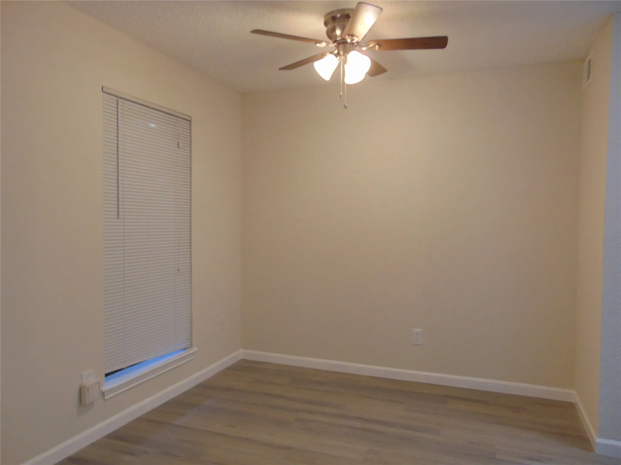 Condominium For Sale in Dallas County , 8109 Skillman Street 1008, Dallas, Texas 75231, 2 Bedroom, 2 Bathroom, Garage spaces, 1,047 Sqft, built in 1981, mls#21413166, Real Estate Agent in Dallas, Homes For Sale in Dallas county, Homes For Sale in Dallas, Realtor in Dallas Texas, Real Estate Brokerage Independent Realty Texas, Luminita Cordes Realtor