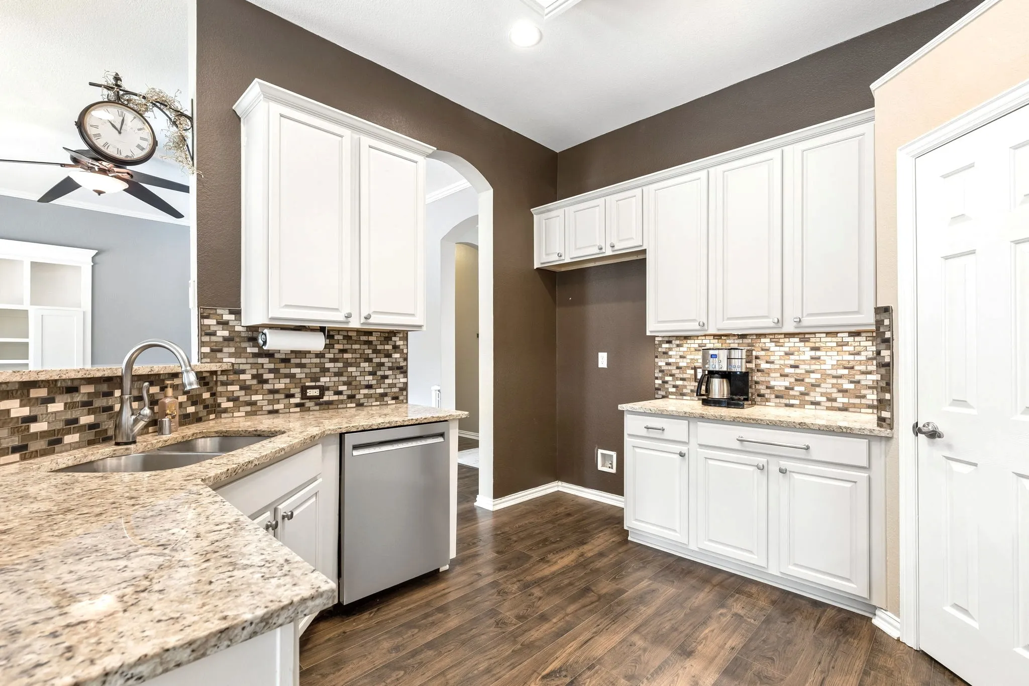 Single Family Residence For Sale in Collin County , 8605 Prescott Circle, Frisco, Texas 75033, 3 Bedroom, 2 Bathroom, 2 Garage spaces, 2,202 Sqft, built in 1997, mls#21412470, Real Estate Agent in Frisco, Homes For Sale in Collin county, Homes For Sale in Frisco, Realtor in Frisco Texas, Real Estate Brokerage Independent Realty Texas, Luminita Cordes Realtor