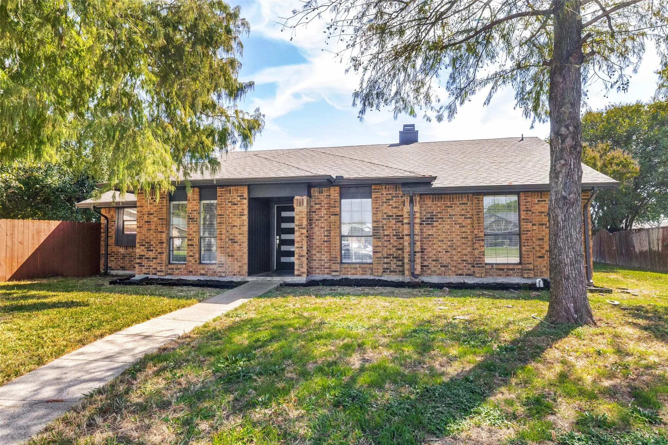Single Family Residence For Sale in Dallas County , 3602 Lofland Lane, Rowlett, Texas 75088, 4 Bedroom, 2 Bathroom, 2 Garage spaces, 1,644 Sqft, built in 1985, mls#21413142, Real Estate Agent in Rowlett, Homes For Sale in Dallas county, Homes For Sale in Rowlett, Realtor in Rowlett Texas, Real Estate Brokerage Independent Realty Texas, Luminita Cordes Realtor