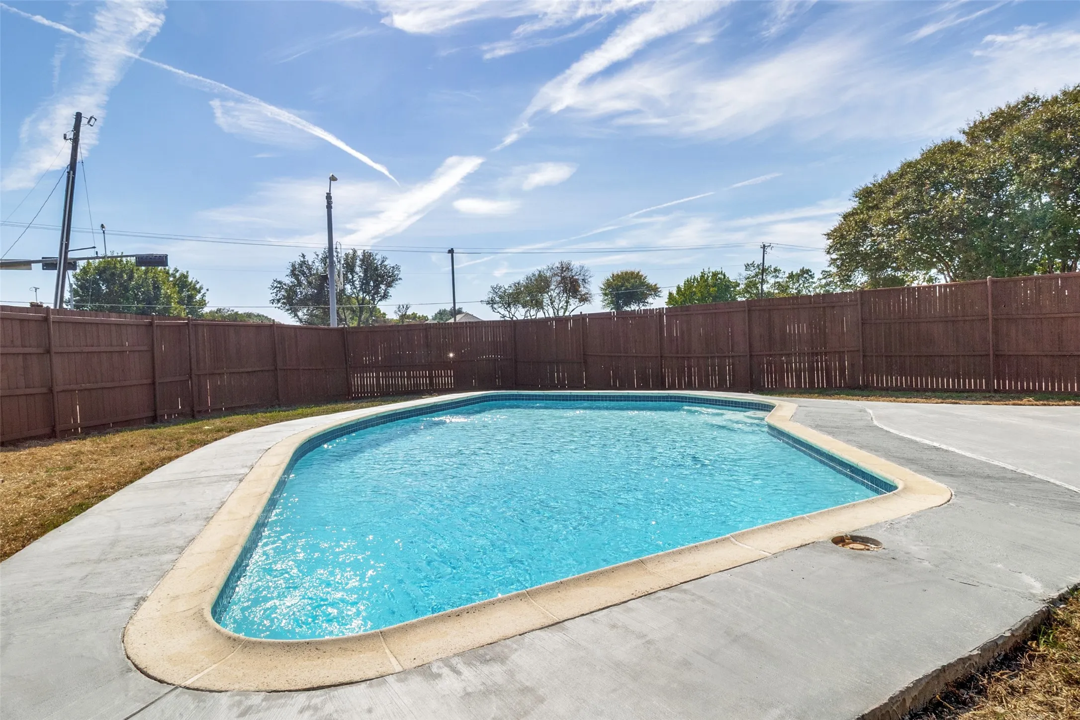 Single Family Residence For Sale in Dallas County , 3602 Lofland Lane, Rowlett, Texas 75088, 4 Bedroom, 2 Bathroom, 2 Garage spaces, 1,644 Sqft, built in 1985, mls#21413142, Real Estate Agent in Rowlett, Homes For Sale in Dallas county, Homes For Sale in Rowlett, Realtor in Rowlett Texas, Real Estate Brokerage Independent Realty Texas, Luminita Cordes Realtor