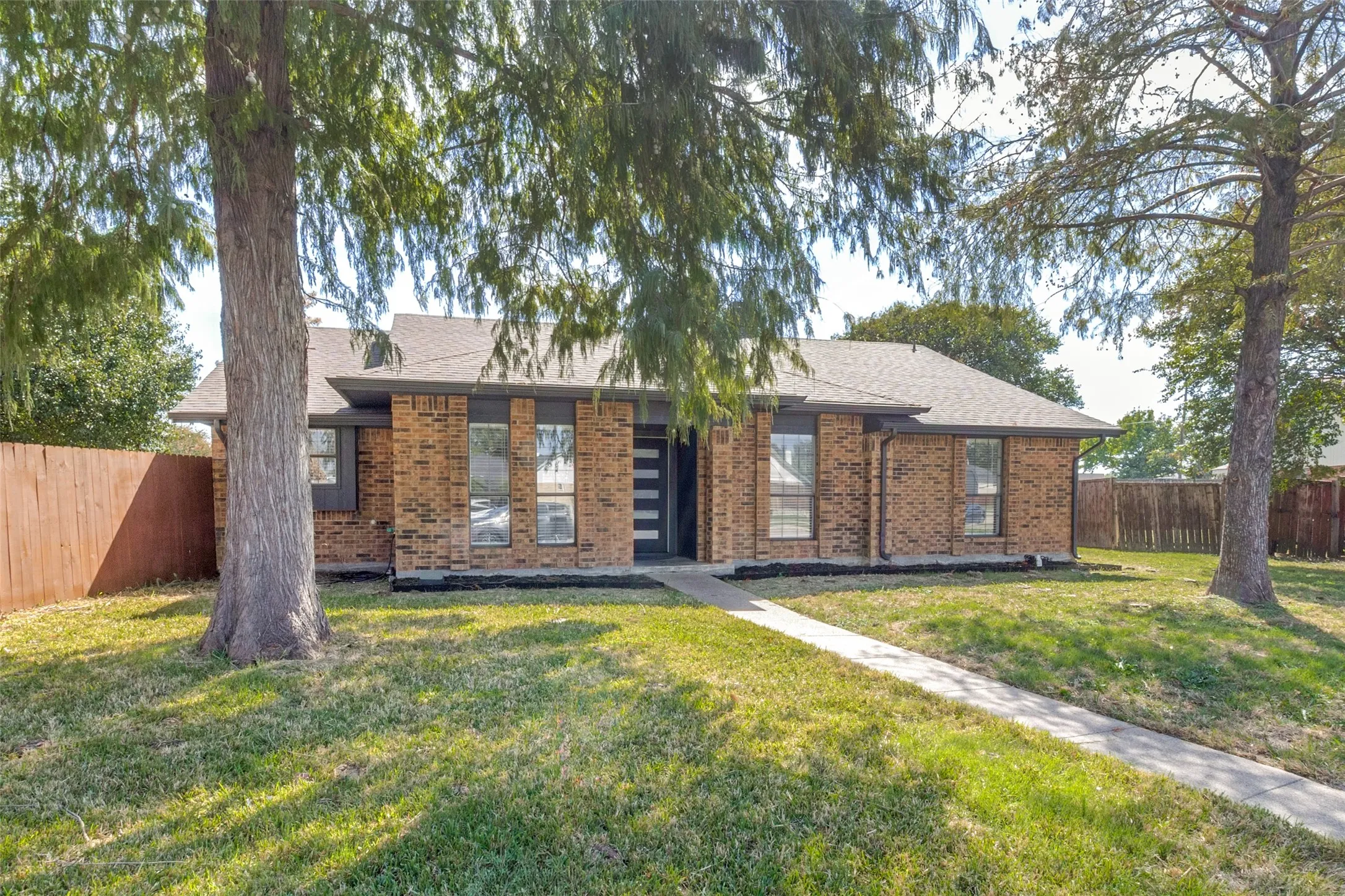 Single Family Residence For Sale in Dallas County , 3602 Lofland Lane, Rowlett, Texas 75088, 4 Bedroom, 2 Bathroom, 2 Garage spaces, 1,644 Sqft, built in 1985, mls#21413142, Real Estate Agent in Rowlett, Homes For Sale in Dallas county, Homes For Sale in Rowlett, Realtor in Rowlett Texas, Real Estate Brokerage Independent Realty Texas, Luminita Cordes Realtor