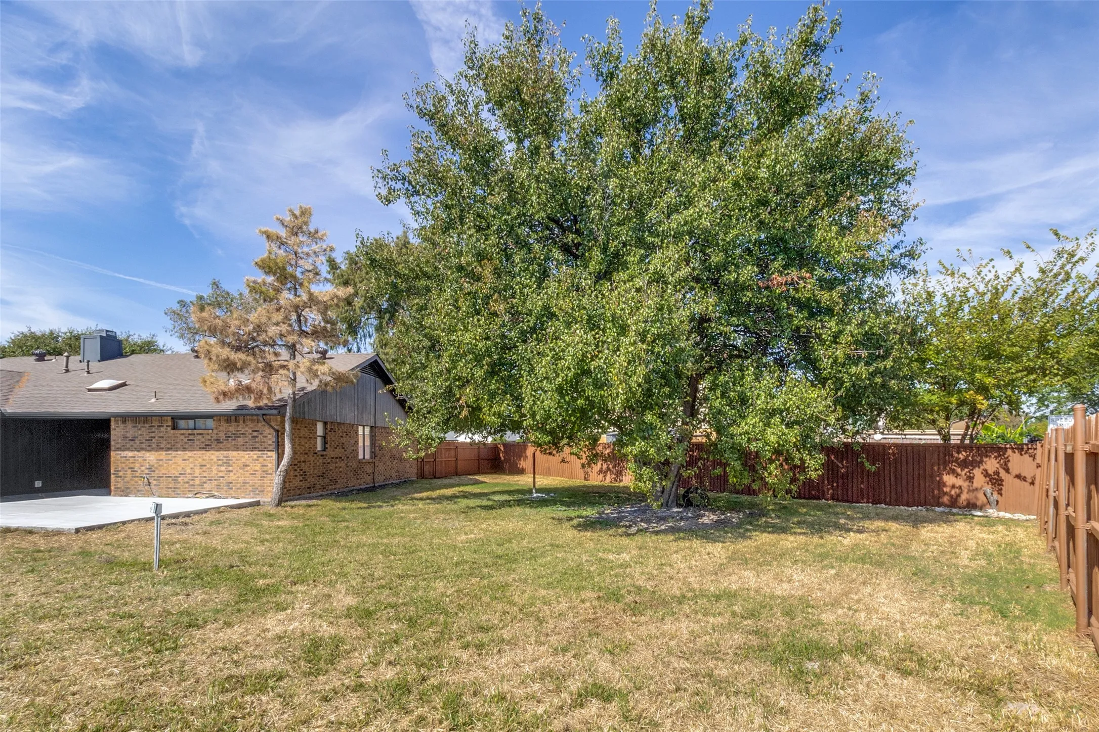 Single Family Residence For Sale in Dallas County , 3602 Lofland Lane, Rowlett, Texas 75088, 4 Bedroom, 2 Bathroom, 2 Garage spaces, 1,644 Sqft, built in 1985, mls#21413142, Real Estate Agent in Rowlett, Homes For Sale in Dallas county, Homes For Sale in Rowlett, Realtor in Rowlett Texas, Real Estate Brokerage Independent Realty Texas, Luminita Cordes Realtor