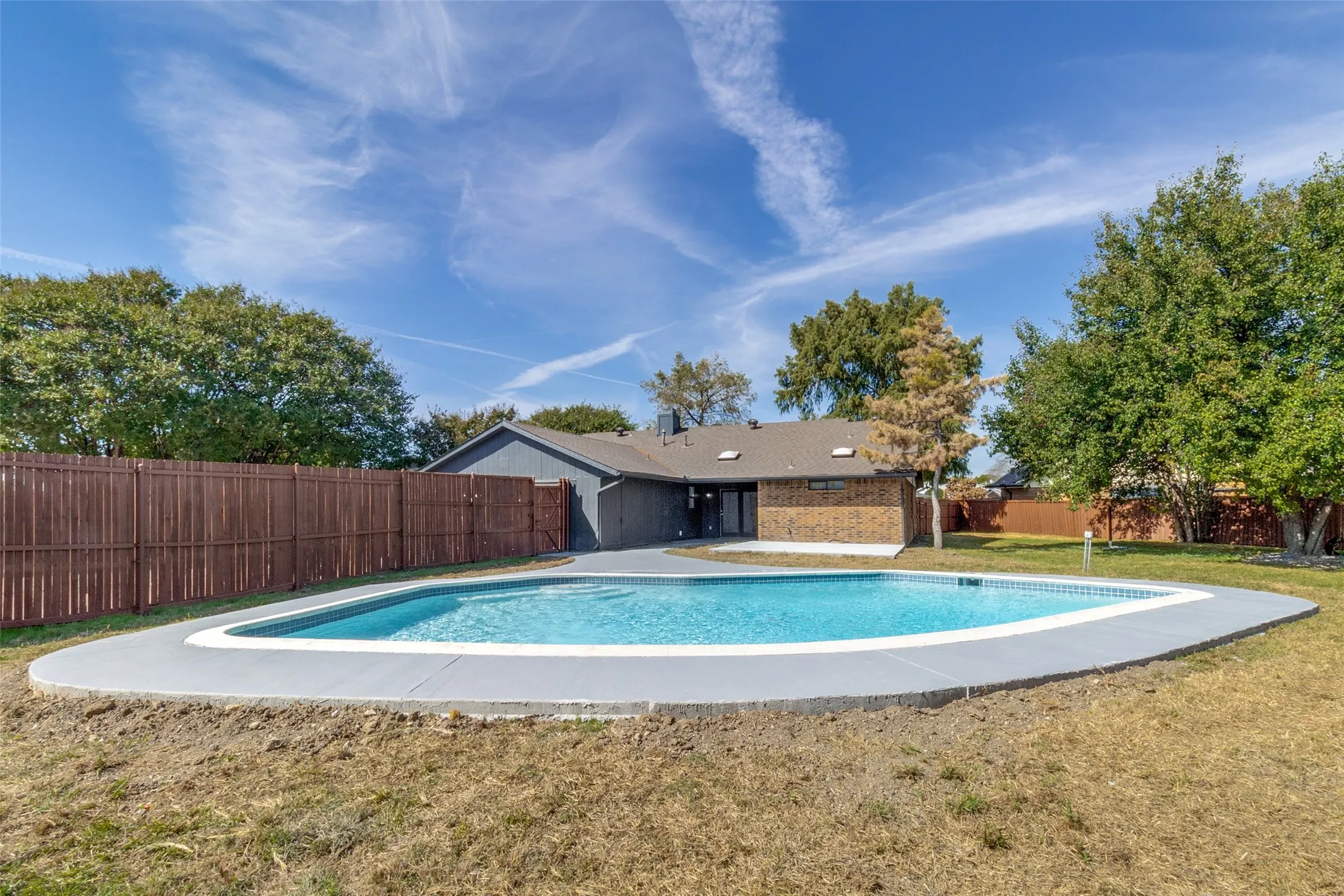 Single Family Residence For Sale in Dallas County , 3602 Lofland Lane, Rowlett, Texas 75088, 4 Bedroom, 2 Bathroom, 2 Garage spaces, 1,644 Sqft, built in 1985, mls#21413142, Real Estate Agent in Rowlett, Homes For Sale in Dallas county, Homes For Sale in Rowlett, Realtor in Rowlett Texas, Real Estate Brokerage Independent Realty Texas, Luminita Cordes Realtor