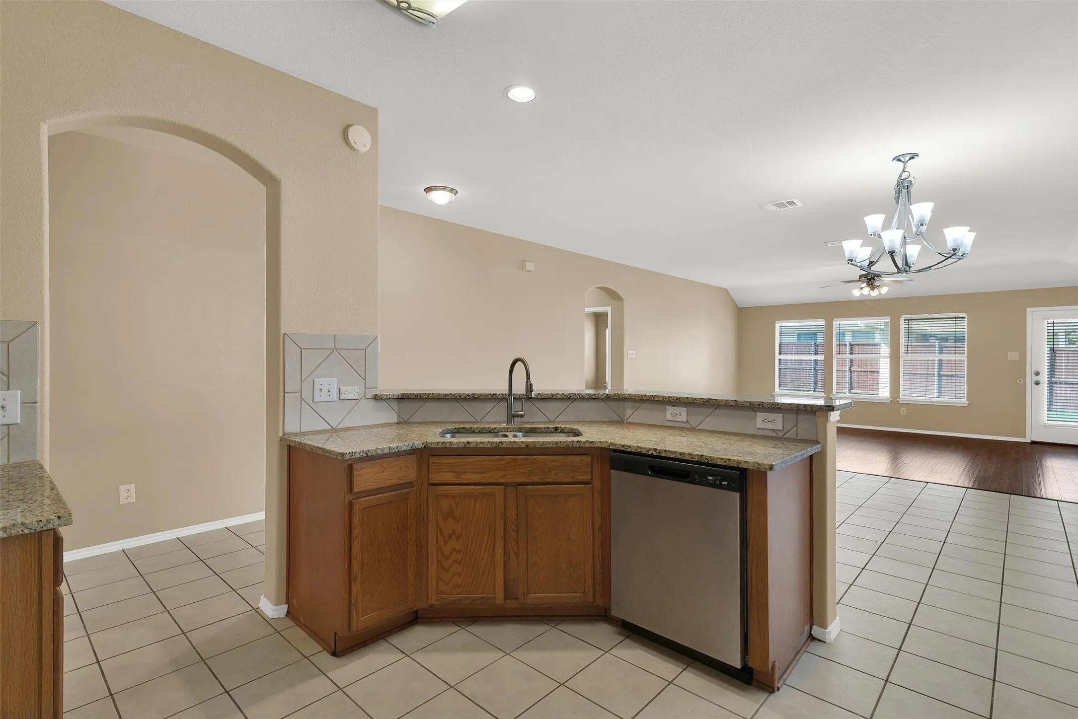 Single Family Residence For Rent in Denton County , 1065 Warbler Lane, Aubrey, Texas 76227, 4 Bedroom, 2 Bathroom, 2 Garage spaces, 1,816 Sqft, built in 2005, mls#21406557, Real Estate Agent in Aubrey, Homes For Rent in Denton county, Homes For Rent in Aubrey, Realtor in Aubrey Texas, Real Estate Brokerage Independent Realty Texas, Luminita Cordes Realtor