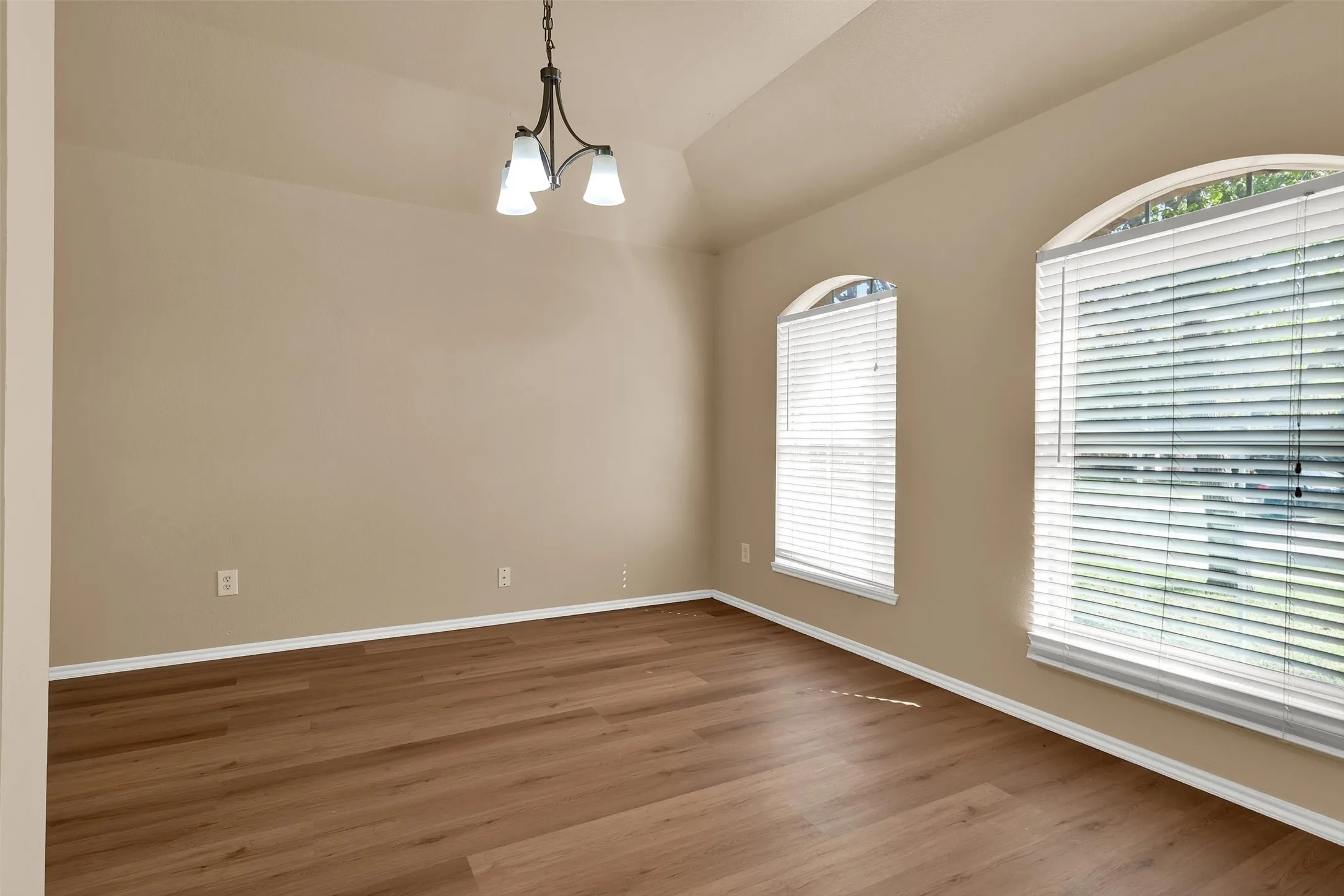 Front bedroom or great office too