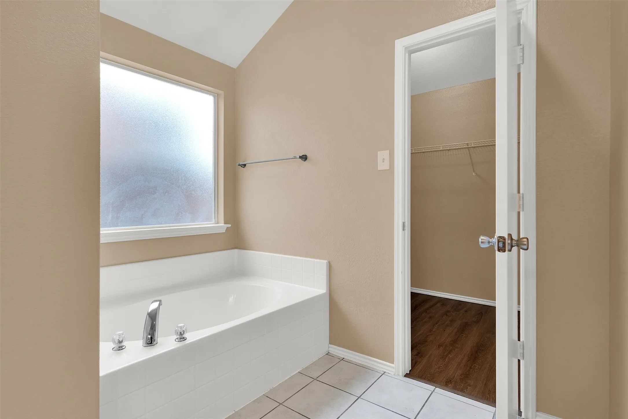 Single Family Residence For Rent in Denton County , 1065 Warbler Lane, Aubrey, Texas 76227, 4 Bedroom, 2 Bathroom, 2 Garage spaces, 1,816 Sqft, built in 2005, mls#21406557, Real Estate Agent in Aubrey, Homes For Rent in Denton county, Homes For Rent in Aubrey, Realtor in Aubrey Texas, Real Estate Brokerage Independent Realty Texas, Luminita Cordes Realtor