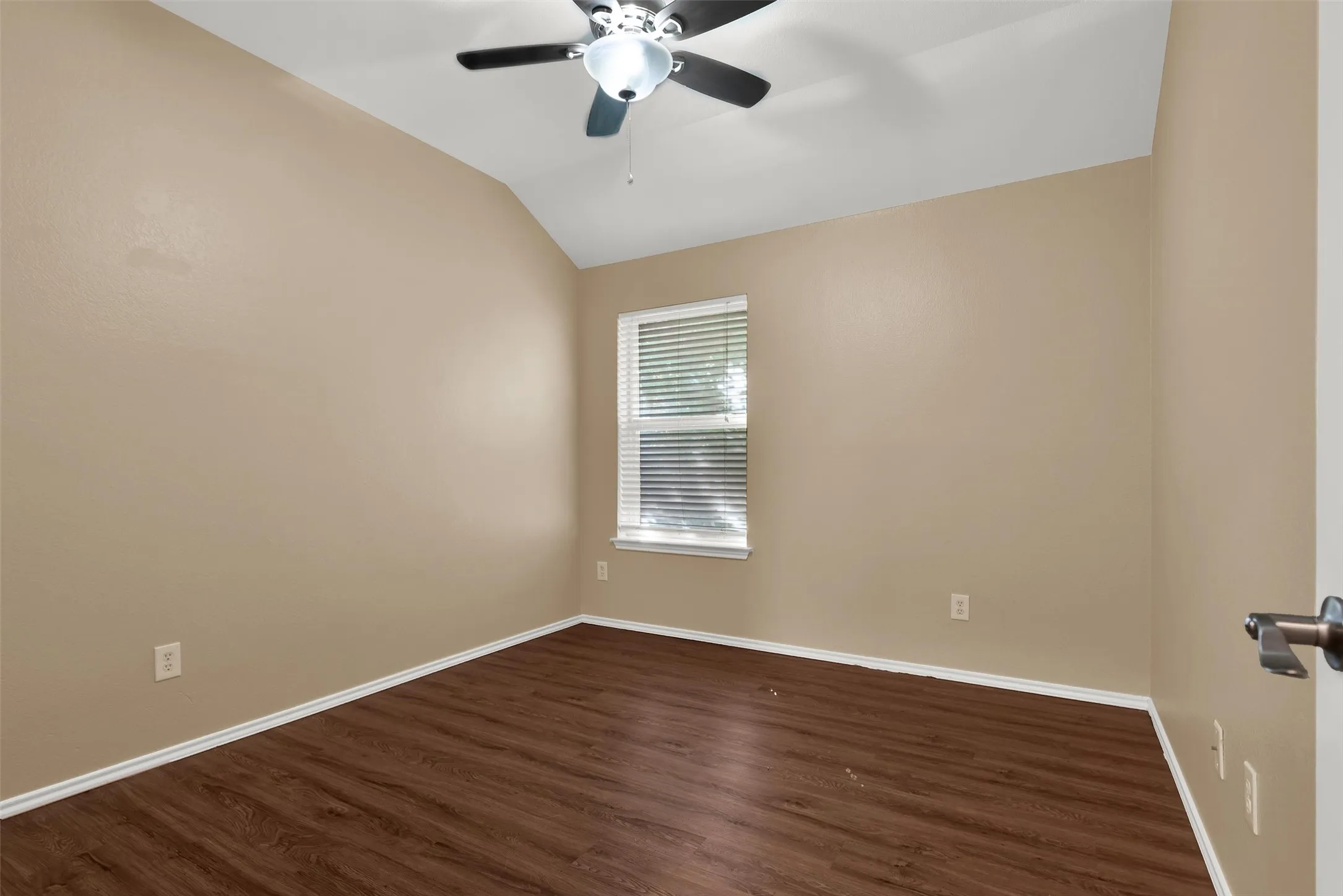 Single Family Residence For Rent in Denton County , 1065 Warbler Lane, Aubrey, Texas 76227, 4 Bedroom, 2 Bathroom, 2 Garage spaces, 1,816 Sqft, built in 2005, mls#21406557, Real Estate Agent in Aubrey, Homes For Rent in Denton county, Homes For Rent in Aubrey, Realtor in Aubrey Texas, Real Estate Brokerage Independent Realty Texas, Luminita Cordes Realtor