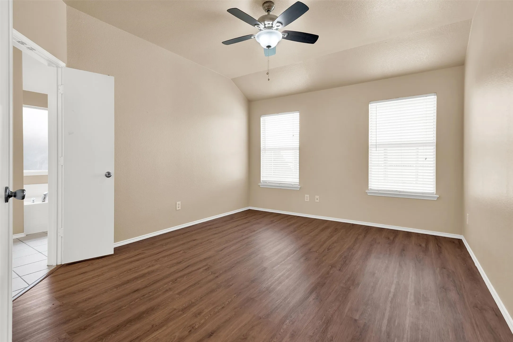 Single Family Residence For Rent in Denton County , 1065 Warbler Lane, Aubrey, Texas 76227, 4 Bedroom, 2 Bathroom, 2 Garage spaces, 1,816 Sqft, built in 2005, mls#21406557, Real Estate Agent in Aubrey, Homes For Rent in Denton county, Homes For Rent in Aubrey, Realtor in Aubrey Texas, Real Estate Brokerage Independent Realty Texas, Luminita Cordes Realtor
