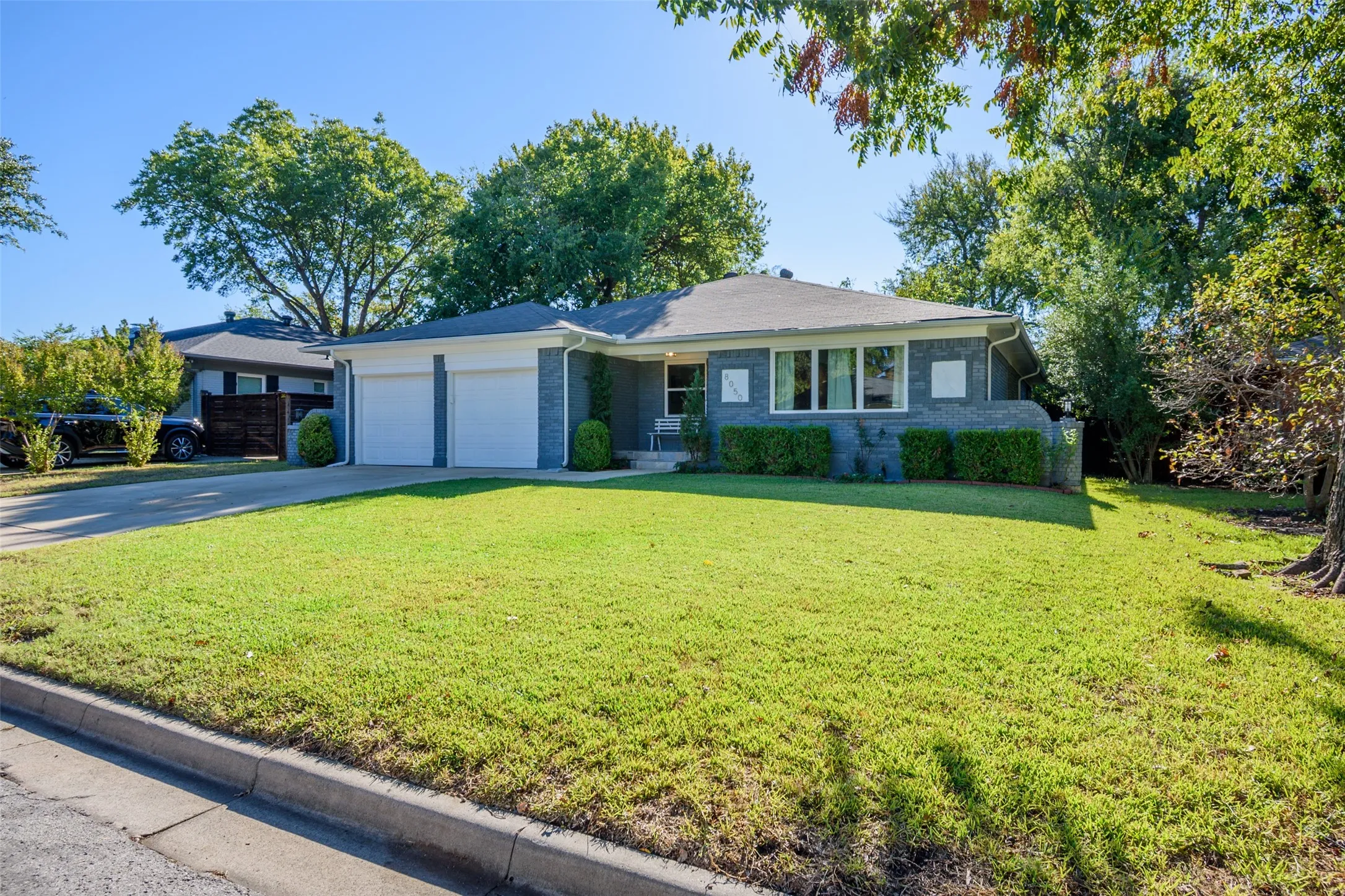 Single Family Residence For Sale in Dallas County , 8050 Fall River Drive, Dallas, Texas 75228, 3 Bedroom, 2 Bathroom, 2 Garage spaces, 2,034 Sqft, built in 1957, mls#21412688, Real Estate Agent in Dallas, Homes For Sale in Dallas county, Homes For Sale in Dallas, Realtor in Dallas Texas, Real Estate Brokerage Independent Realty Texas, Luminita Cordes Realtor