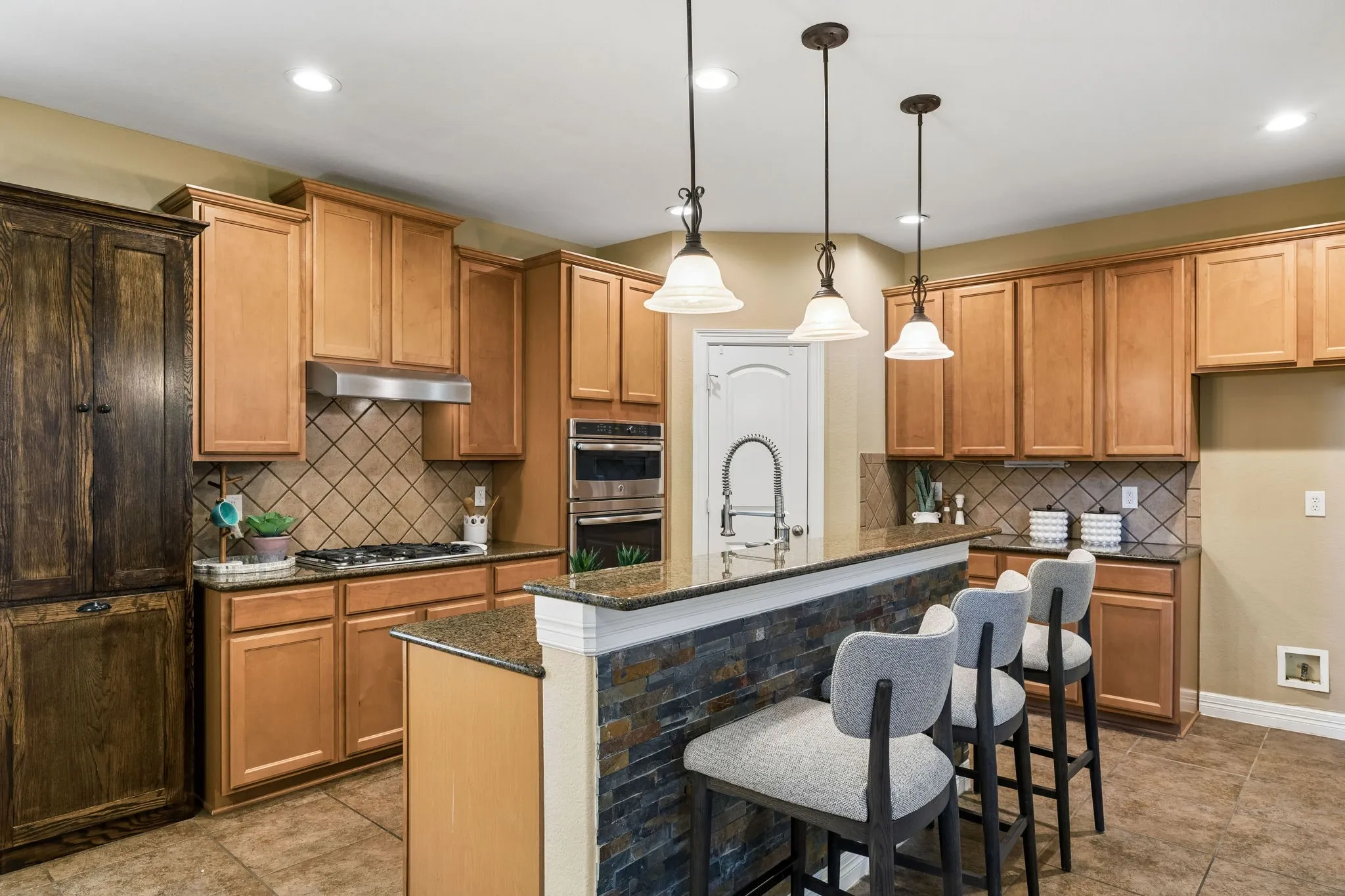 Single Family Residence For Sale in Collin County , 6316 Blackstone Drive, Mc Kinney, Texas 75070, 4 Bedroom, 3 Bathroom, 2 Garage spaces, 2,773 Sqft, built in 2007, mls#21406008, Real Estate Agent in Mc Kinney, Homes For Sale in Collin county, Homes For Sale in Mc Kinney, Realtor in Mc Kinney Texas, Real Estate Brokerage Independent Realty Texas, Luminita Cordes Realtor