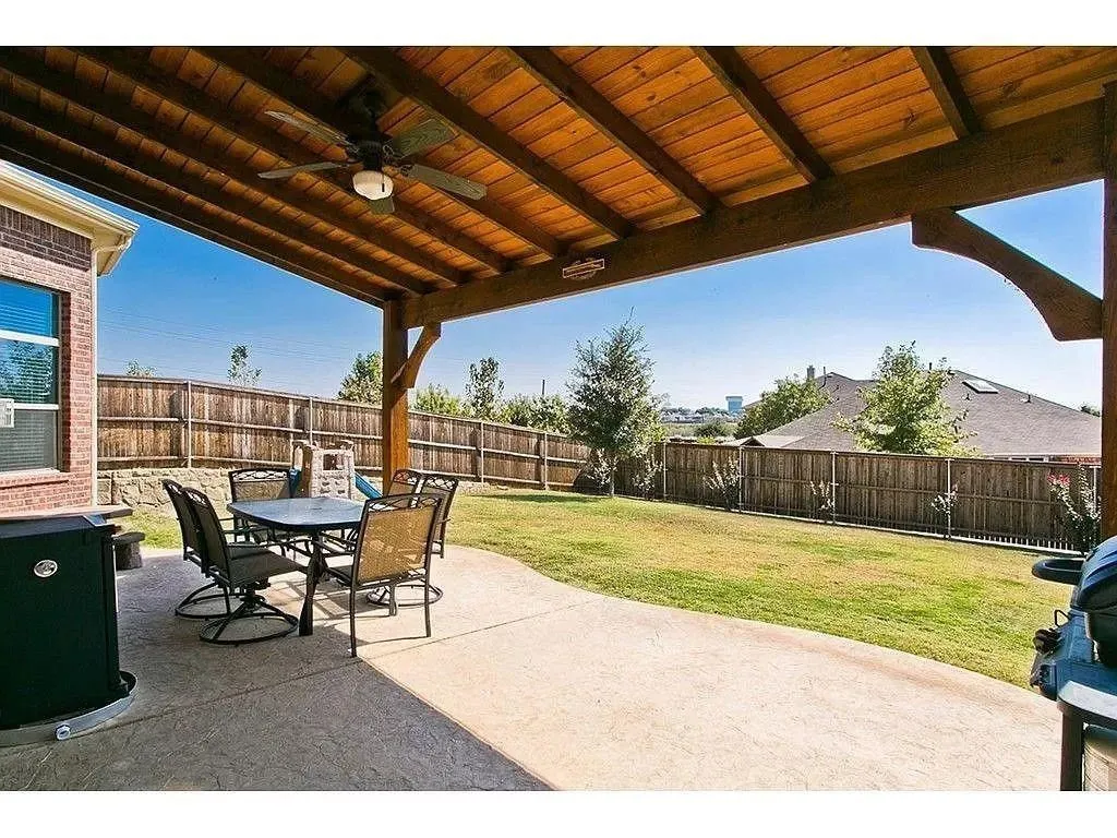 Single Family Residence For Rent in Denton County , 1013 Chickasaw Drive, Carrollton, Texas 75010, 4 Bedroom, 4 Bathroom, 2 Garage spaces, 3,153 Sqft, built in 2012, mls#21413199, Real Estate Agent in Carrollton, Homes For Rent in Denton county, Homes For Rent in Carrollton, Realtor in Carrollton Texas, Real Estate Brokerage Independent Realty Texas, Luminita Cordes Realtor