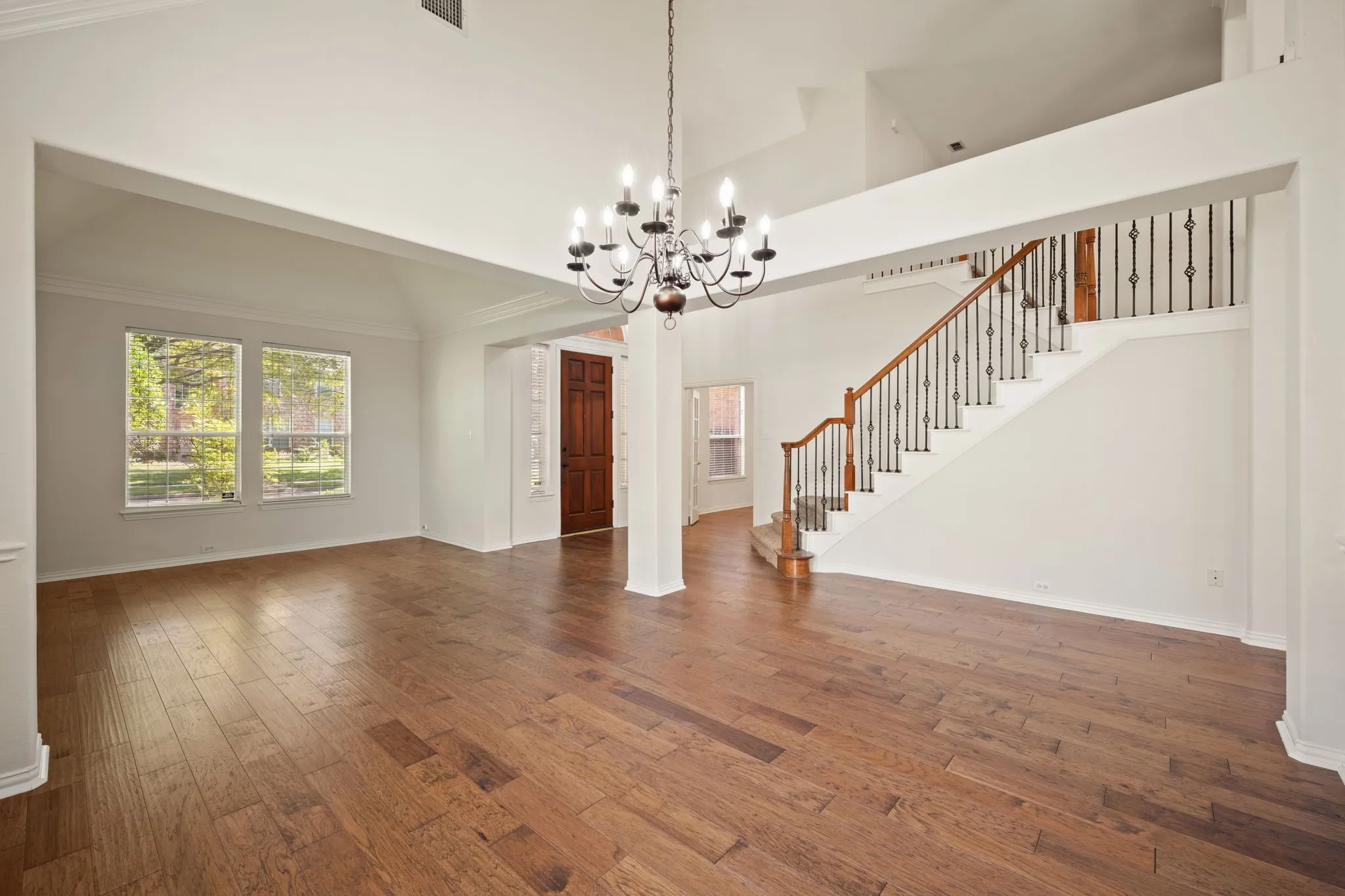 Single Family Residence For Sale in Collin County , 8301 Bartley Circle, Plano, Texas 75025, 5 Bedroom, 4 Bathroom, 2 Garage spaces, 3,553 Sqft, built in 1997, mls#21407110, Real Estate Agent in Plano, Homes For Sale in Collin county, Homes For Sale in Plano, Realtor in Plano Texas, Real Estate Brokerage Independent Realty Texas, Luminita Cordes Realtor