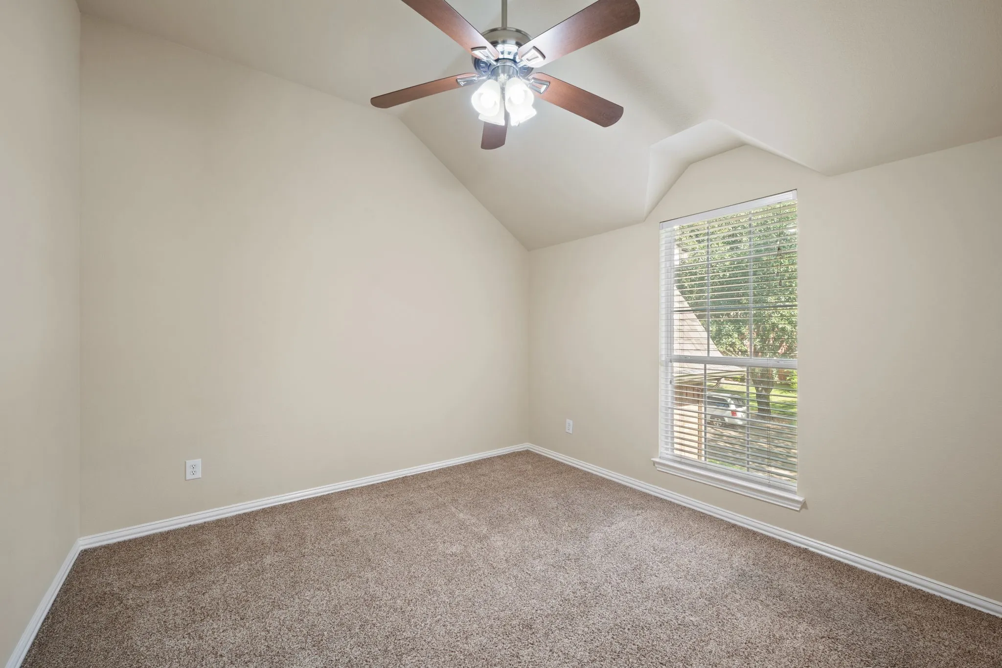 Single Family Residence For Sale in Collin County , 8301 Bartley Circle, Plano, Texas 75025, 5 Bedroom, 4 Bathroom, 2 Garage spaces, 3,553 Sqft, built in 1997, mls#21407110, Real Estate Agent in Plano, Homes For Sale in Collin county, Homes For Sale in Plano, Realtor in Plano Texas, Real Estate Brokerage Independent Realty Texas, Luminita Cordes Realtor