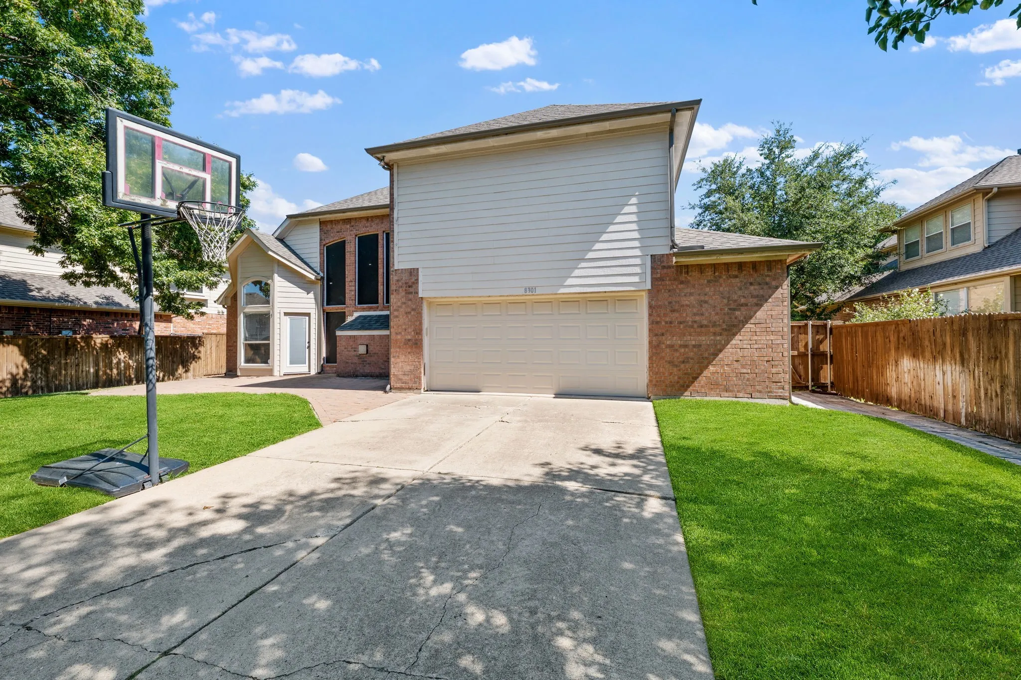 Single Family Residence For Sale in Collin County , 8301 Bartley Circle, Plano, Texas 75025, 5 Bedroom, 4 Bathroom, 2 Garage spaces, 3,553 Sqft, built in 1997, mls#21407110, Real Estate Agent in Plano, Homes For Sale in Collin county, Homes For Sale in Plano, Realtor in Plano Texas, Real Estate Brokerage Independent Realty Texas, Luminita Cordes Realtor