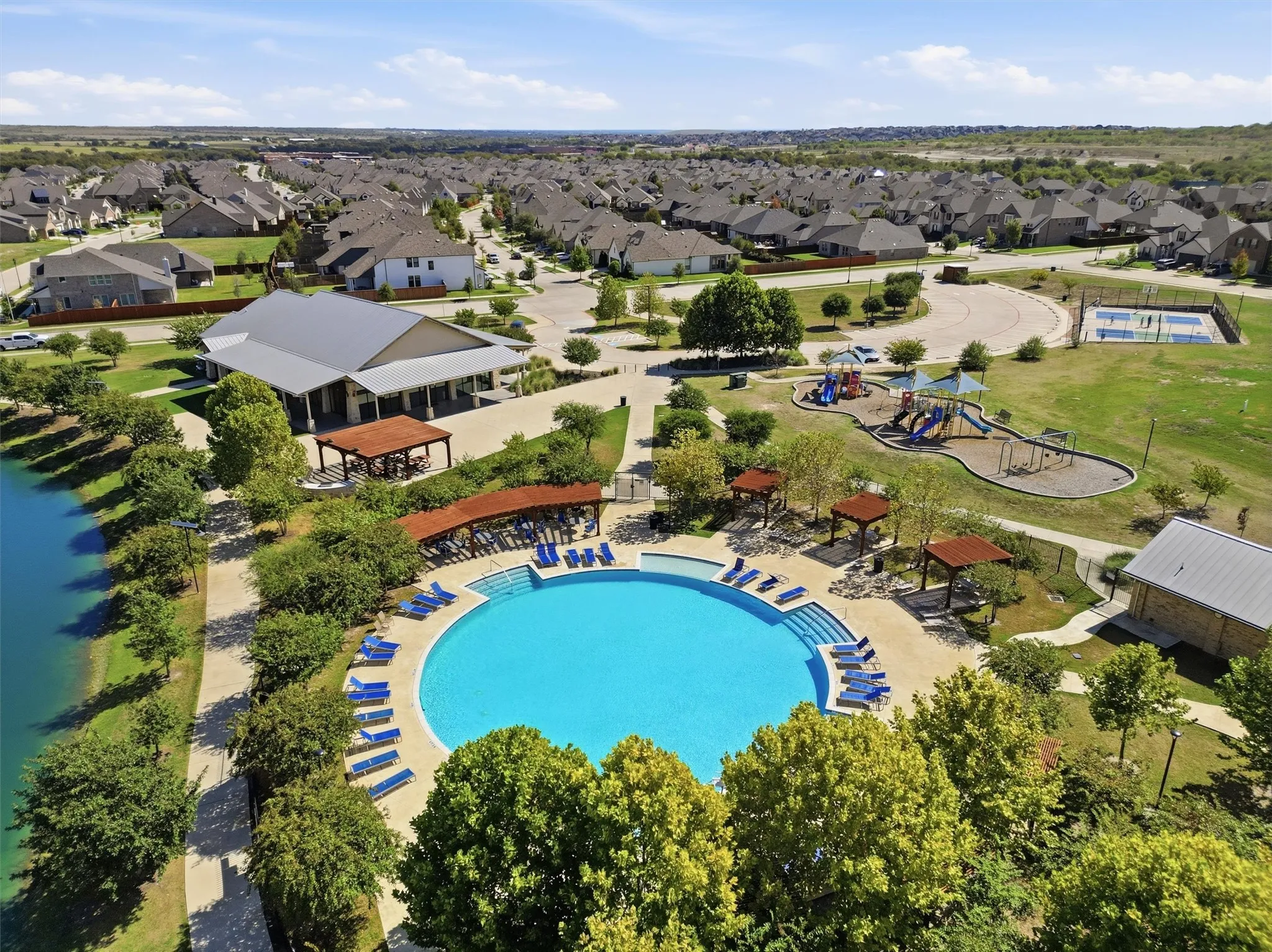 Single Family Residence For Sale in Parker County , 14928 Gentry Drive, Aledo, Texas 76008, 4 Bedroom, 4 Bathroom, 2 Garage spaces, 2,741 Sqft, built in 2018, mls#21409856, Real Estate Agent in Aledo, Homes For Sale in Parker county, Homes For Sale in Aledo, Realtor in Aledo Texas, Real Estate Brokerage Independent Realty Texas, Luminita Cordes Realtor