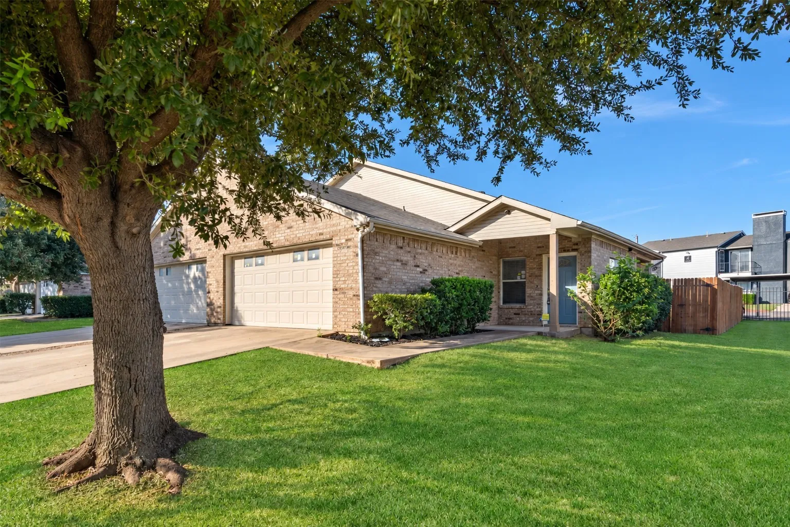Duplex For Sale in Denton County , 738 Carroll Lane, Lewisville, Texas 75067, 6 Bedroom, 4 Bathroom, 2 Garage spaces, 1,737 Sqft, built in 2004, mls#21410292, Real Estate Agent in Lewisville, Homes For Sale in Denton county, Homes For Sale in Lewisville, Realtor in Lewisville Texas, Real Estate Brokerage Independent Realty Texas, Luminita Cordes Realtor