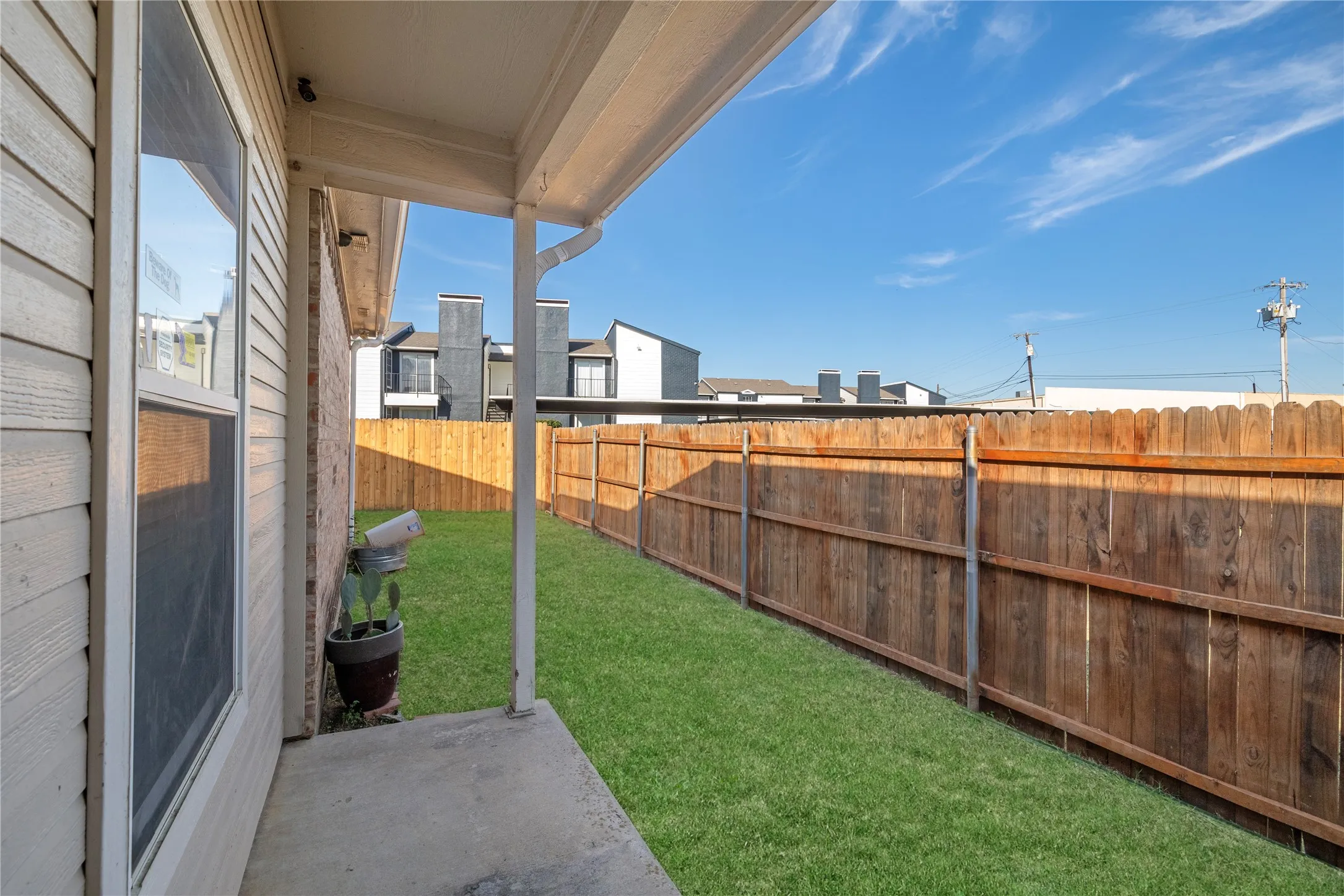 Duplex For Sale in Denton County , 738 Carroll Lane, Lewisville, Texas 75067, 6 Bedroom, 4 Bathroom, 2 Garage spaces, 1,737 Sqft, built in 2004, mls#21410292, Real Estate Agent in Lewisville, Homes For Sale in Denton county, Homes For Sale in Lewisville, Realtor in Lewisville Texas, Real Estate Brokerage Independent Realty Texas, Luminita Cordes Realtor