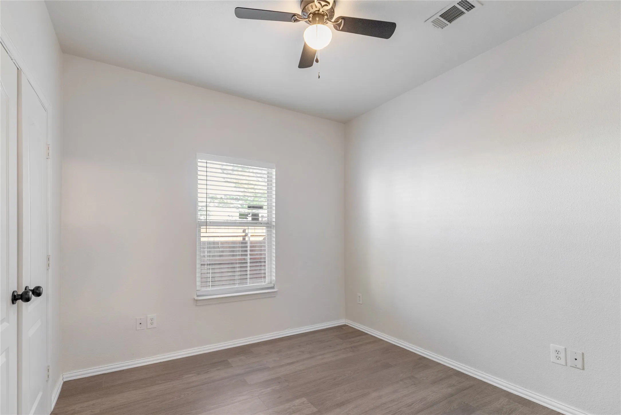 Duplex For Sale in Denton County , 738 Carroll Lane, Lewisville, Texas 75067, 6 Bedroom, 4 Bathroom, 2 Garage spaces, 1,737 Sqft, built in 2004, mls#21410292, Real Estate Agent in Lewisville, Homes For Sale in Denton county, Homes For Sale in Lewisville, Realtor in Lewisville Texas, Real Estate Brokerage Independent Realty Texas, Luminita Cordes Realtor
