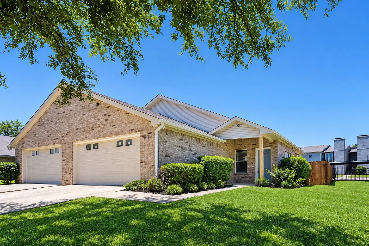 Duplex For Sale in Denton County , 738 Carroll Lane, Lewisville, Texas 75067, 6 Bedroom, 4 Bathroom, 2 Garage spaces, 1,737 Sqft, built in 2004, mls#21410292, Real Estate Agent in Lewisville, Homes For Sale in Denton county, Homes For Sale in Lewisville, Realtor in Lewisville Texas, Real Estate Brokerage Independent Realty Texas, Luminita Cordes Realtor