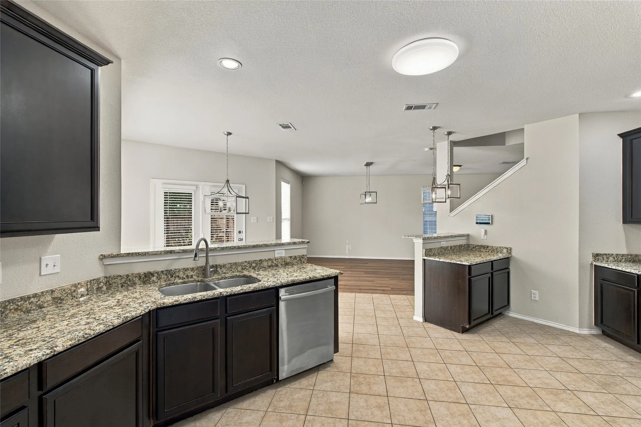 Single Family Residence For Rent in Tarrant County , 11329 Kenny Drive, Fort Worth, Texas 76244, 3 Bedroom, 3 Bathroom, 2 Garage spaces, 2,686 Sqft, built in 2010, mls#21413233, Real Estate Agent in Fort Worth, Homes For Rent in Tarrant county, Homes For Rent in Fort Worth, Realtor in Fort Worth Texas, Real Estate Brokerage Independent Realty Texas, Luminita Cordes Realtor